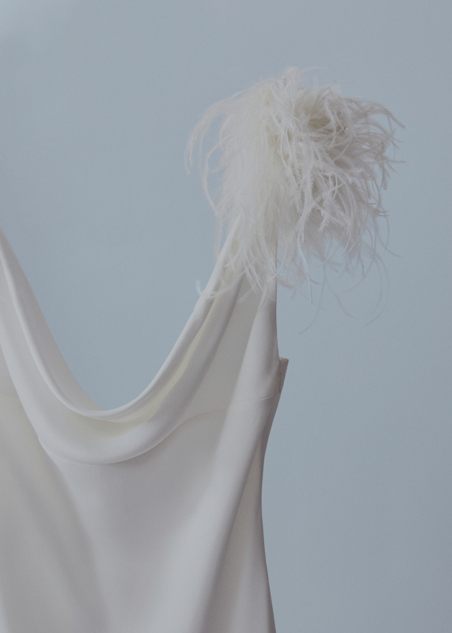 Slip dress with feather detail - Details of the article 8