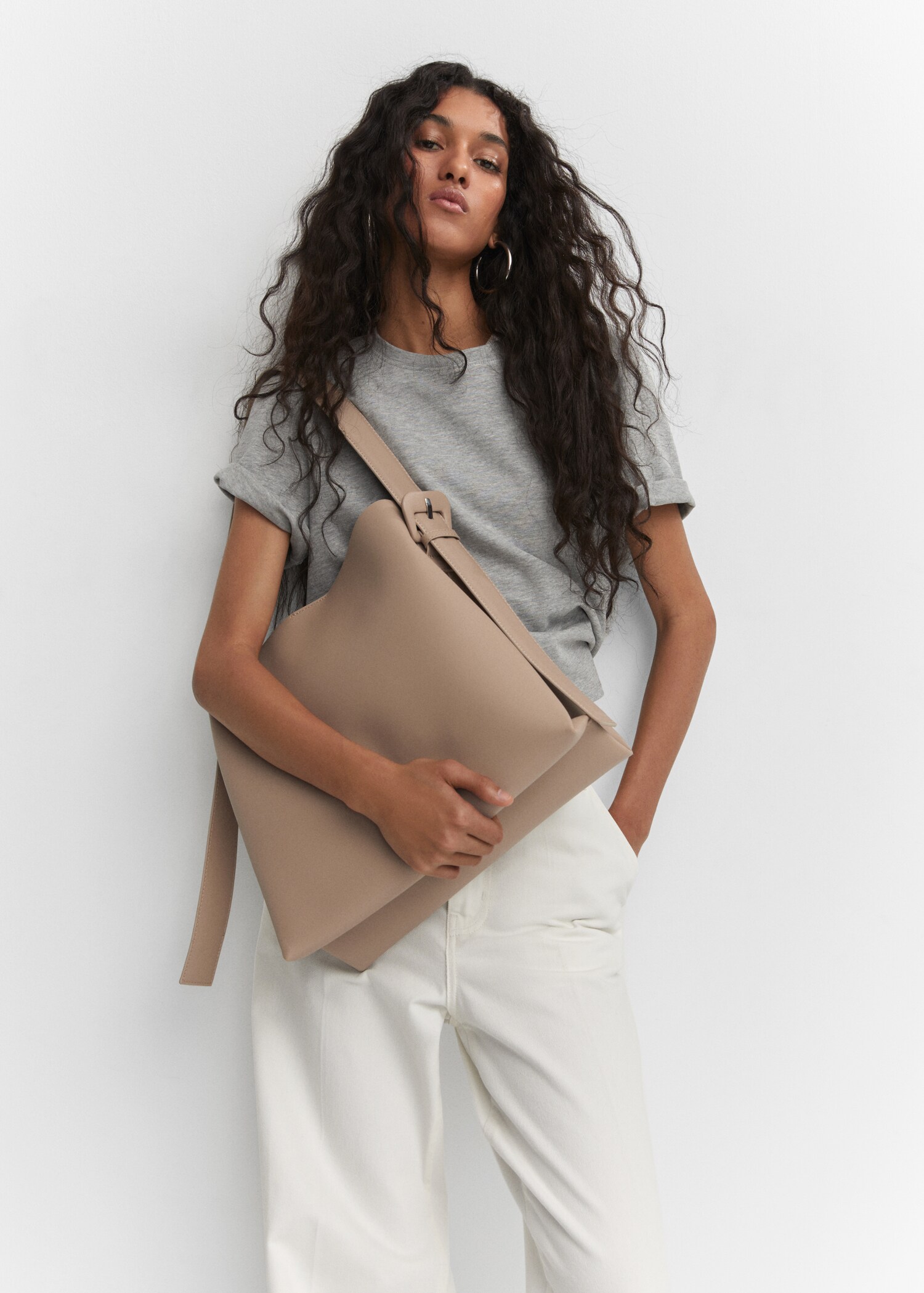 Shopper bag with buckle - Details of the article 9