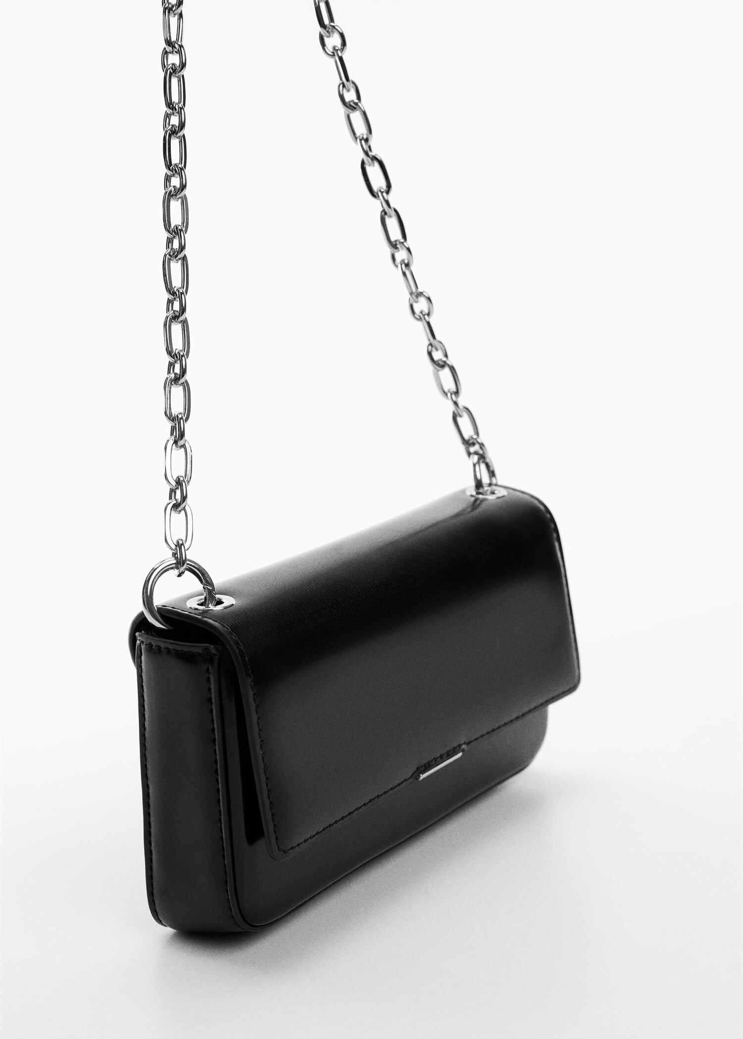Bolso solapa cadena - Plano medio