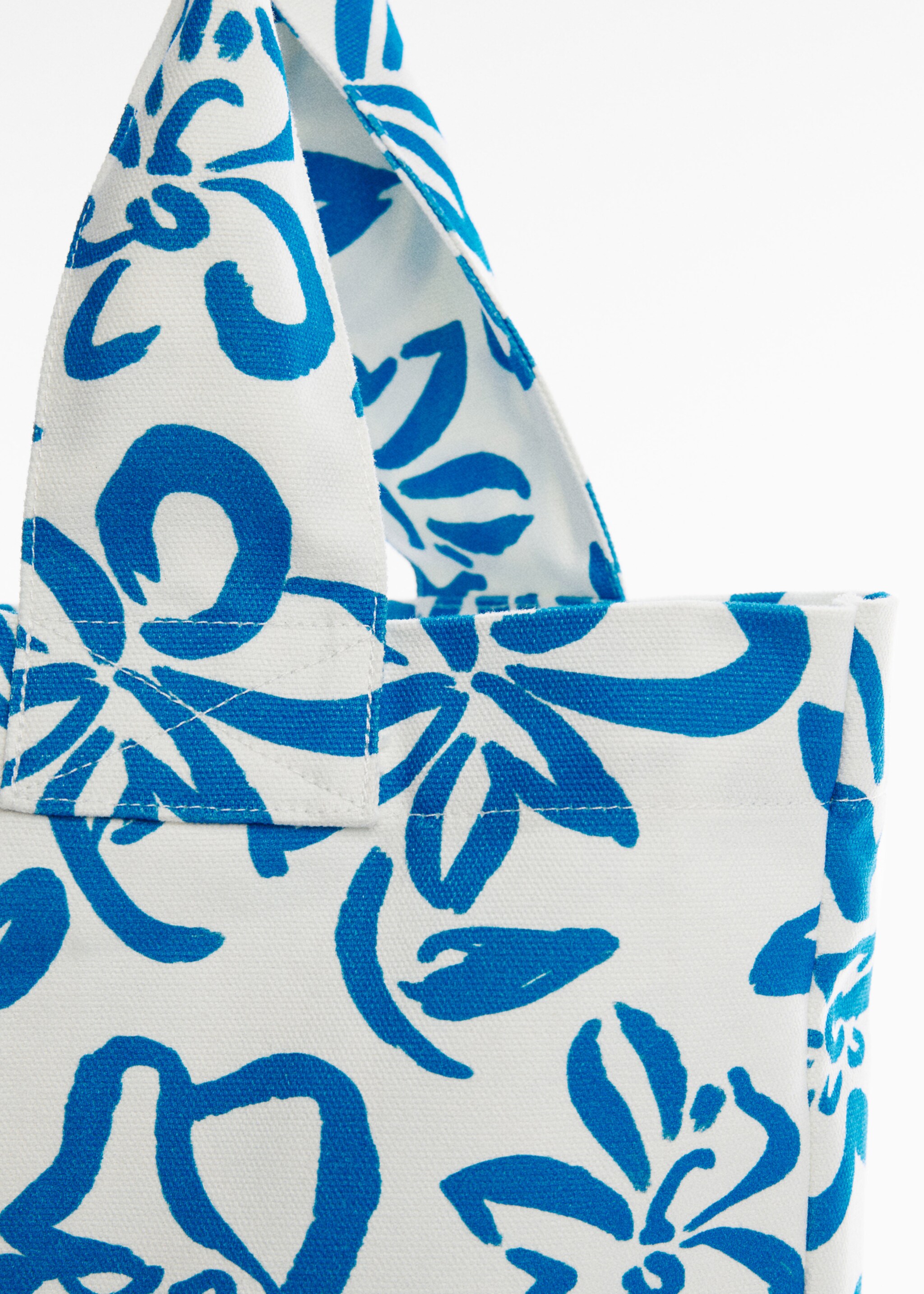 Floral tote bag - Details of the article 2, Blue. Ref: 57002519-00.