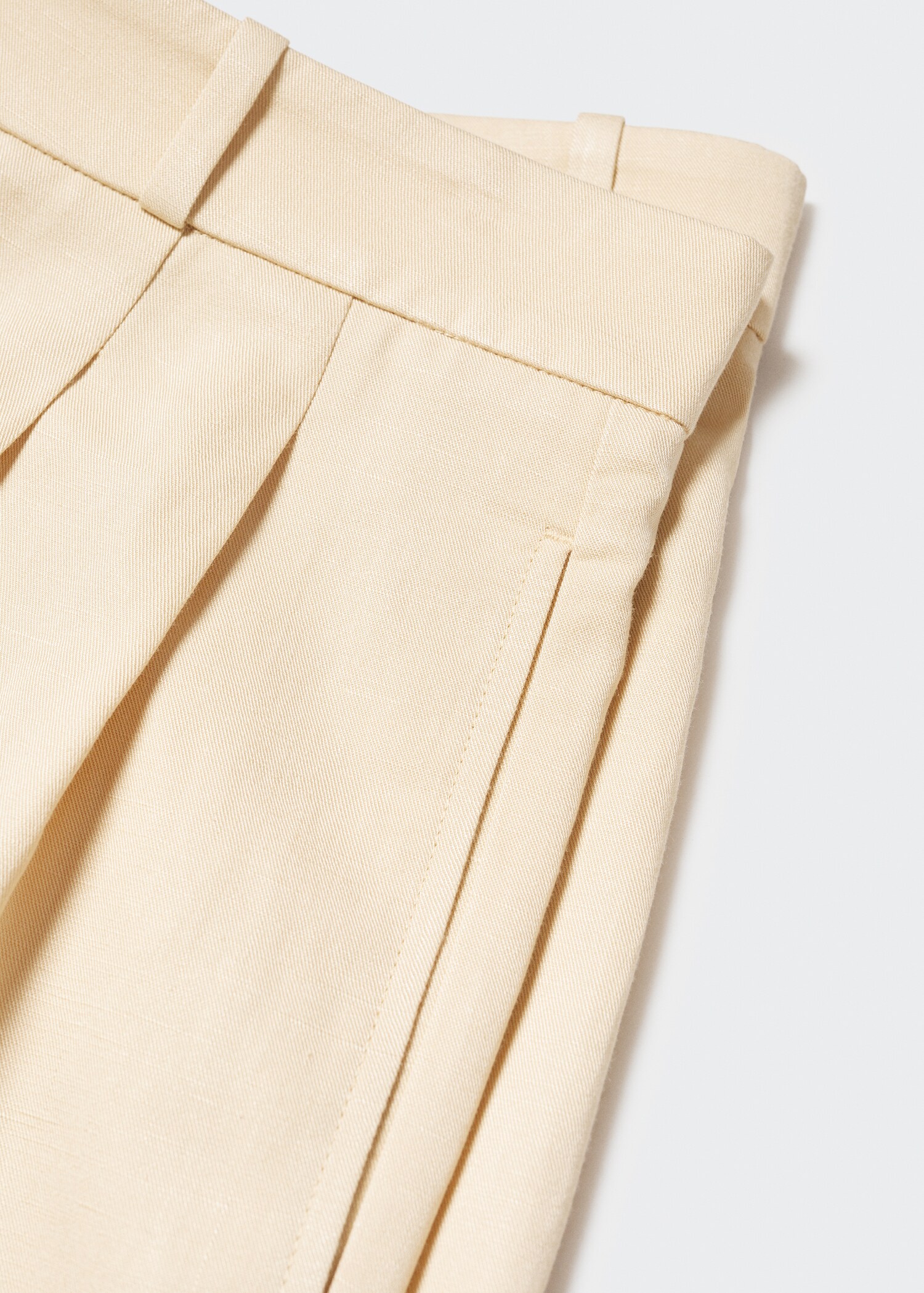 Pleated mid-rise shorts - Details of the article 8