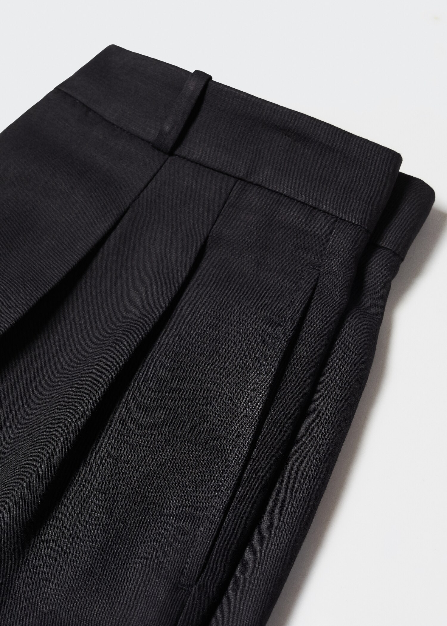 Pleated mid-rise shorts - Details of the article 8
