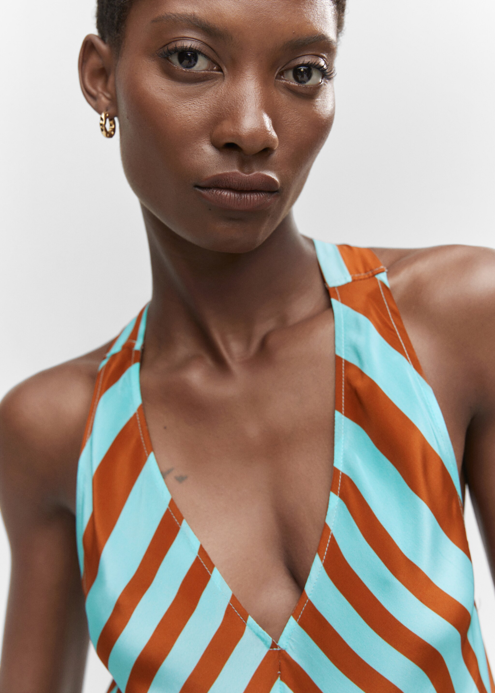 V-neck satin dress - Details of the article 1, Turquoise. Ref: 57002894-00.