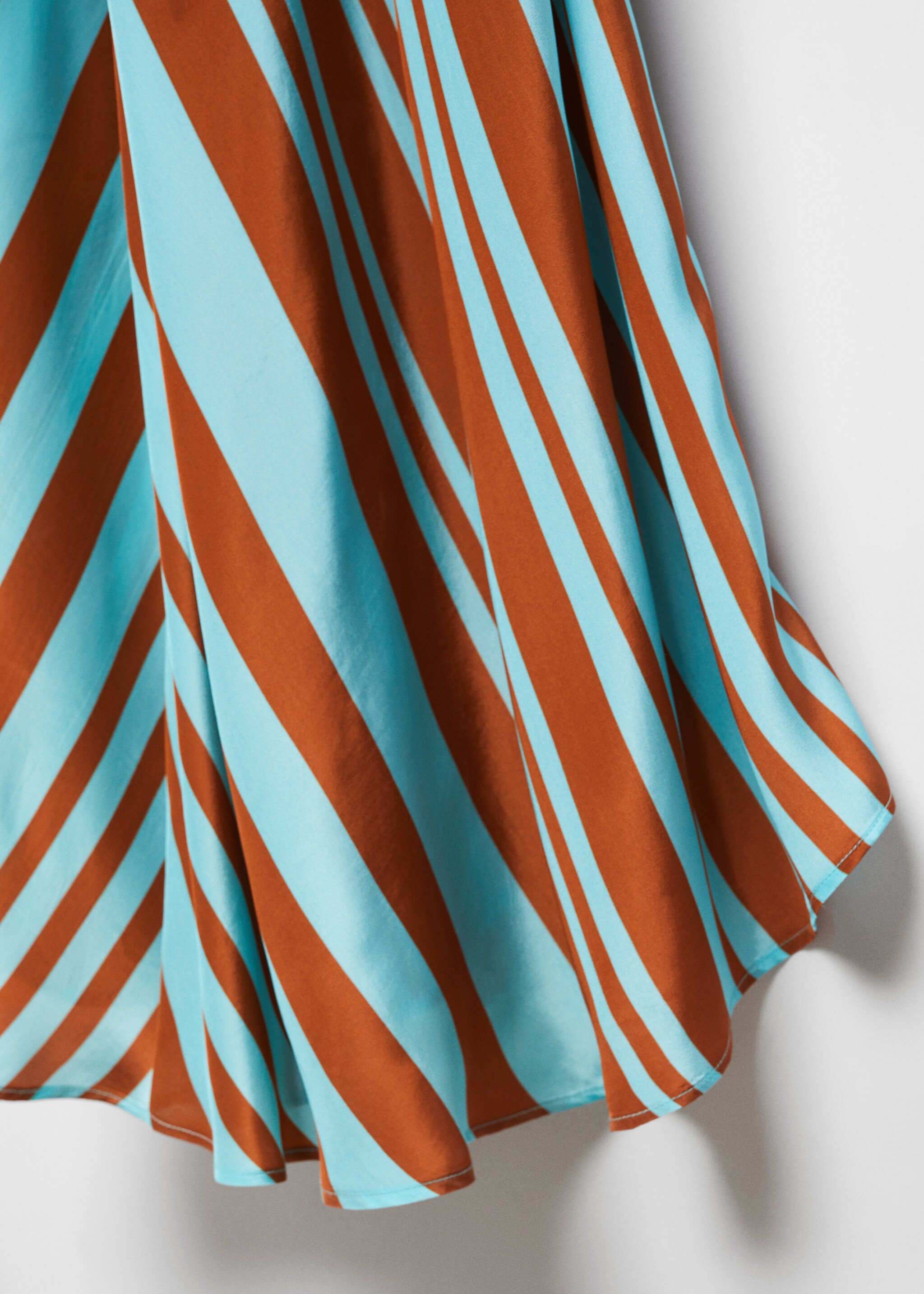 V-neck satin dress - Details of the article 8, Turquoise. Ref: 57002894-00.