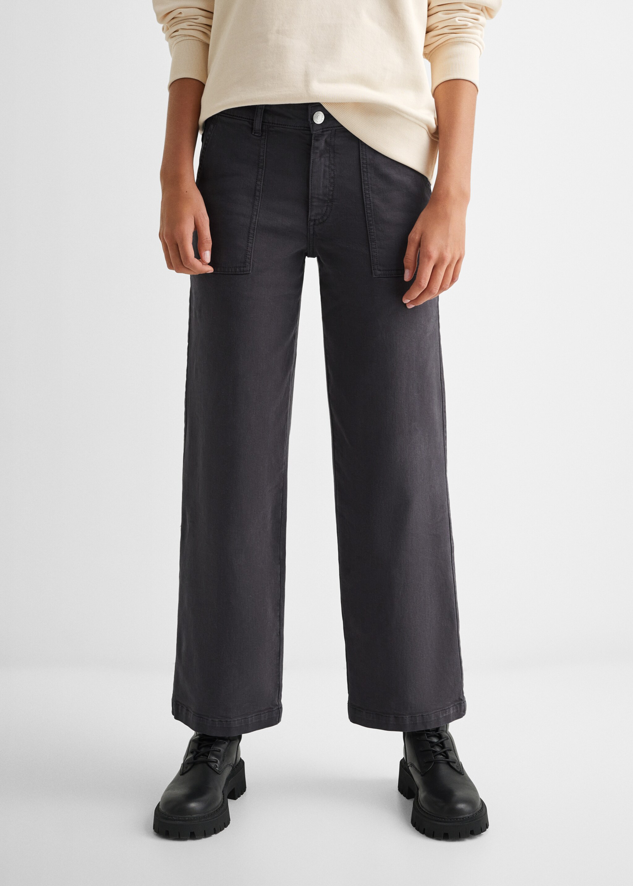 Culotte jeans with pockets - Details of the article 1, Charcoal. Ref: 57003262-00.