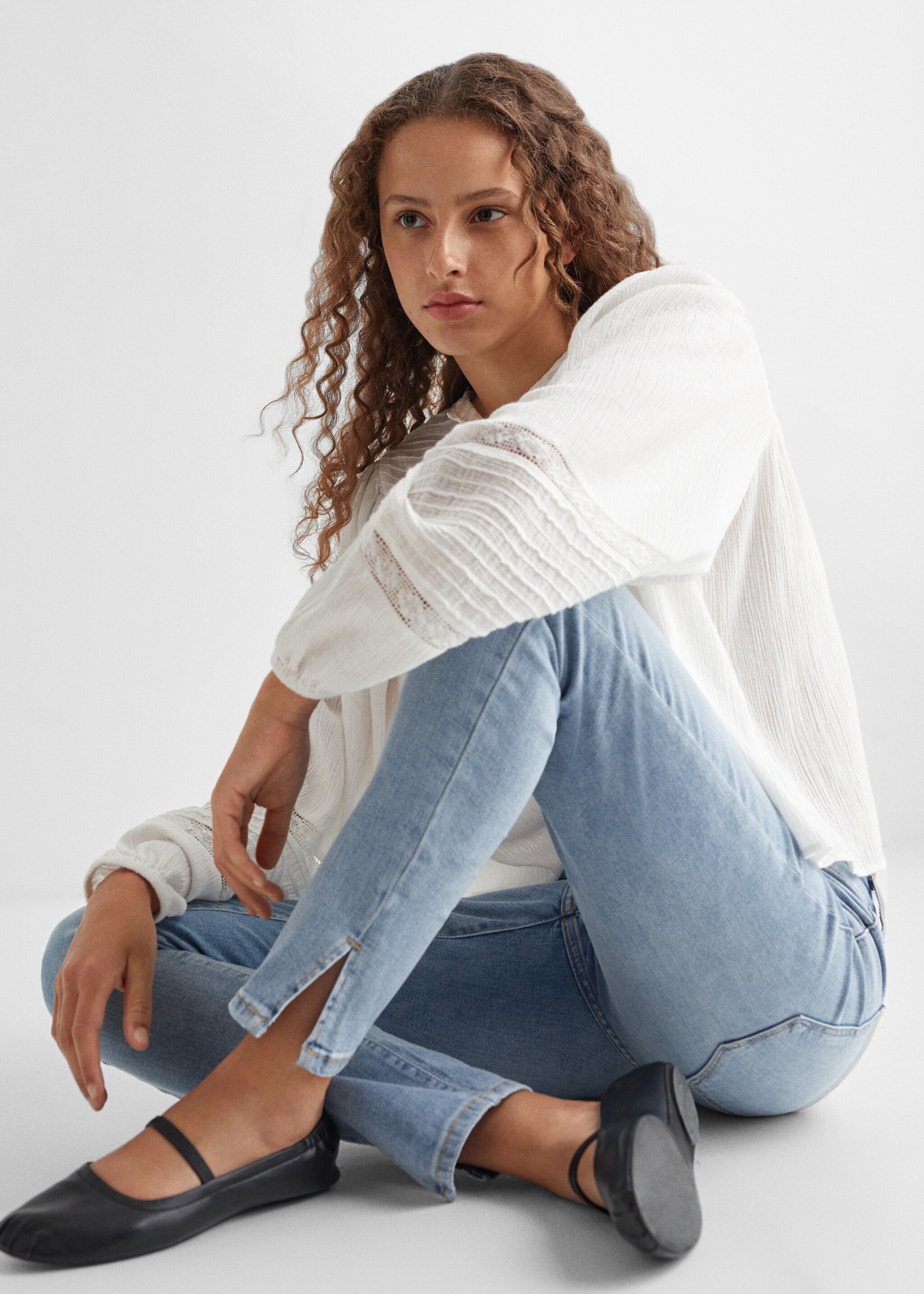 Skinny jeans with slit - Details of the article 2, Light Blue. Ref: 57003264-00.