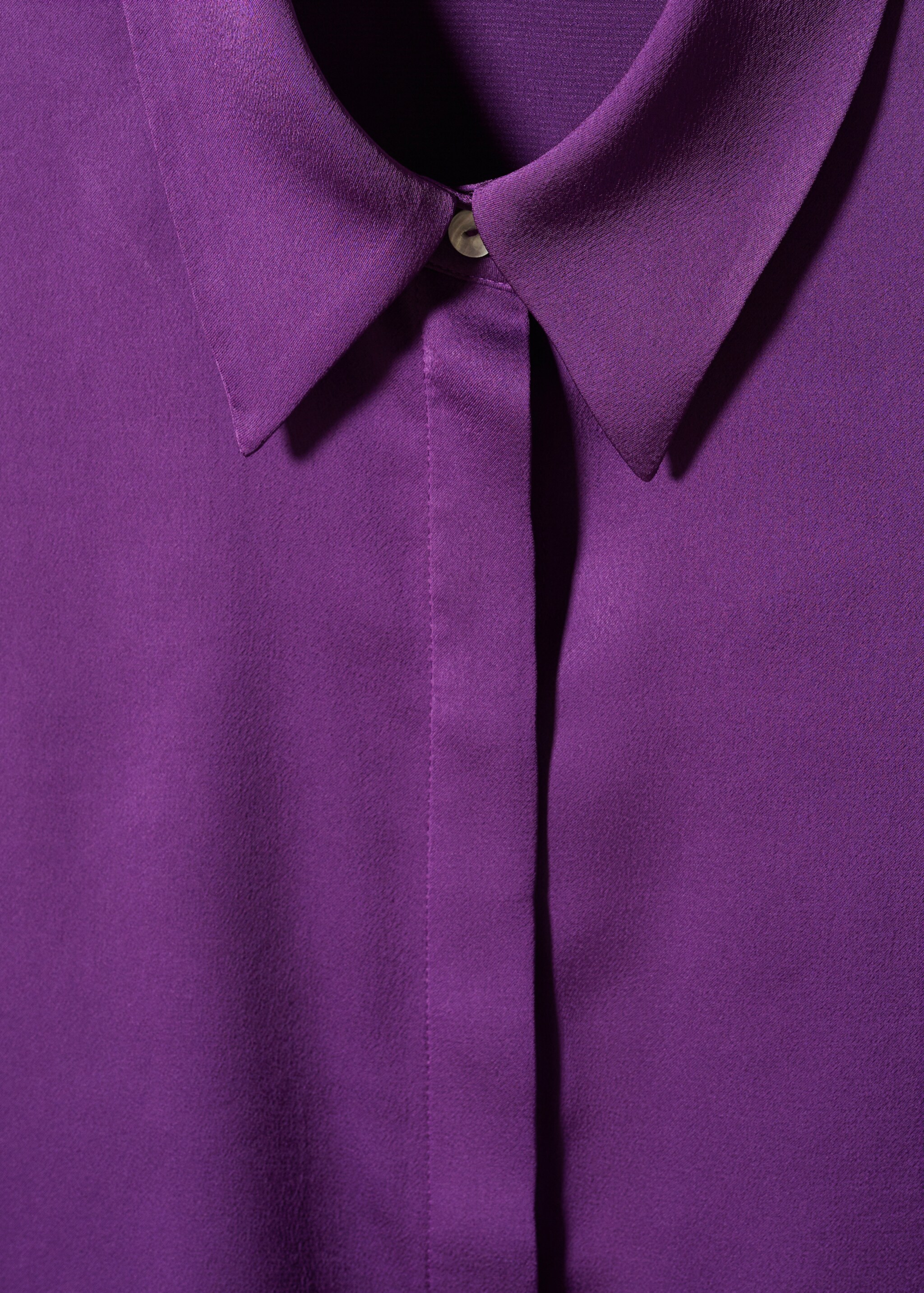 Fließende Satinbluse - Detail des Artikels 8, Lila. Ref: 57003777-00.