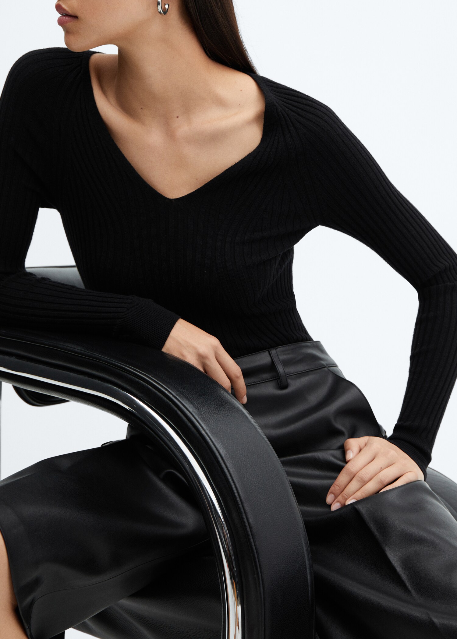 V-neck ribbed knit sweater - Details of the article 2