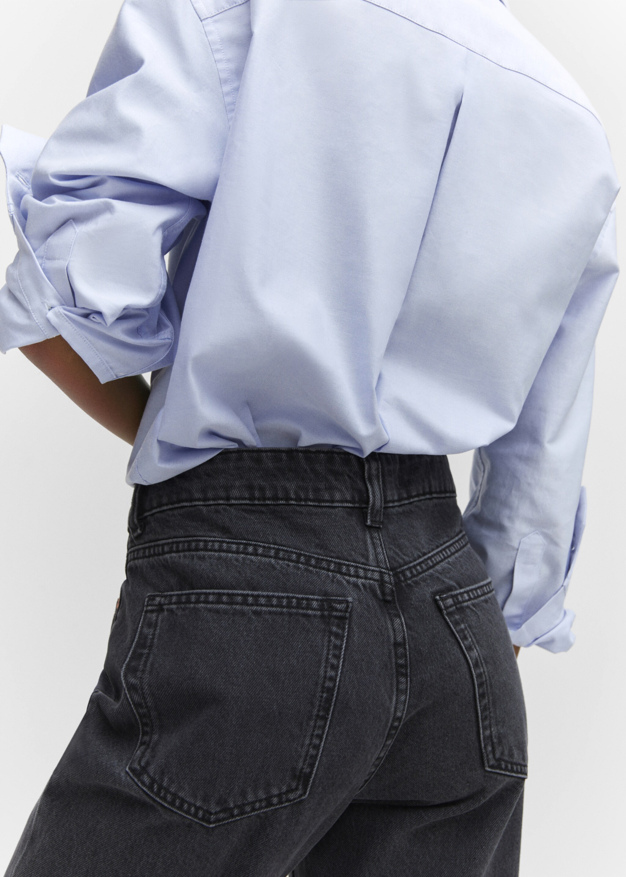 Straight-fit cropped jeans - Details of the article 6, Black denim. Ref: 57003804-00.