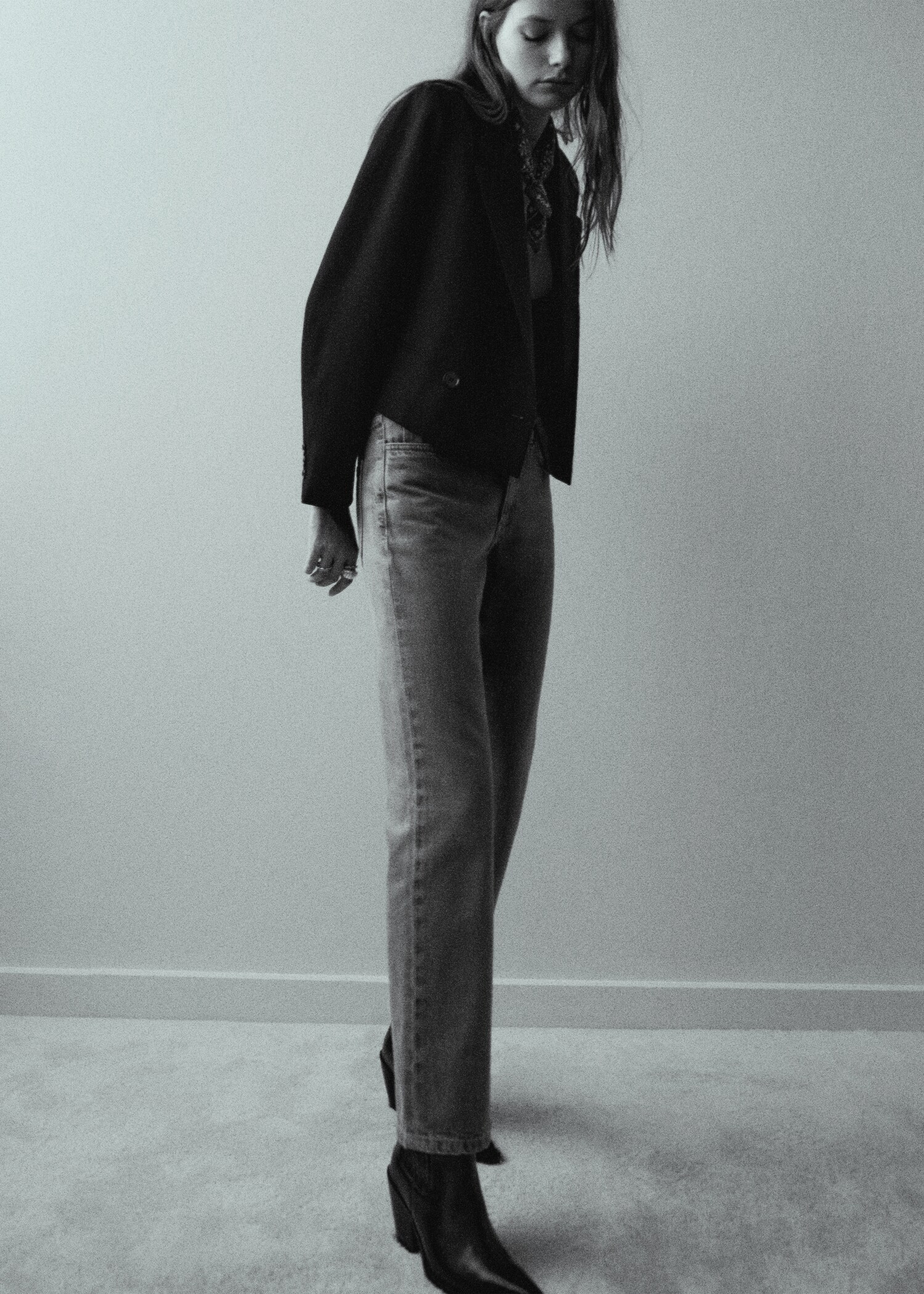 Mid-rise straight jeans - Details of the article 7