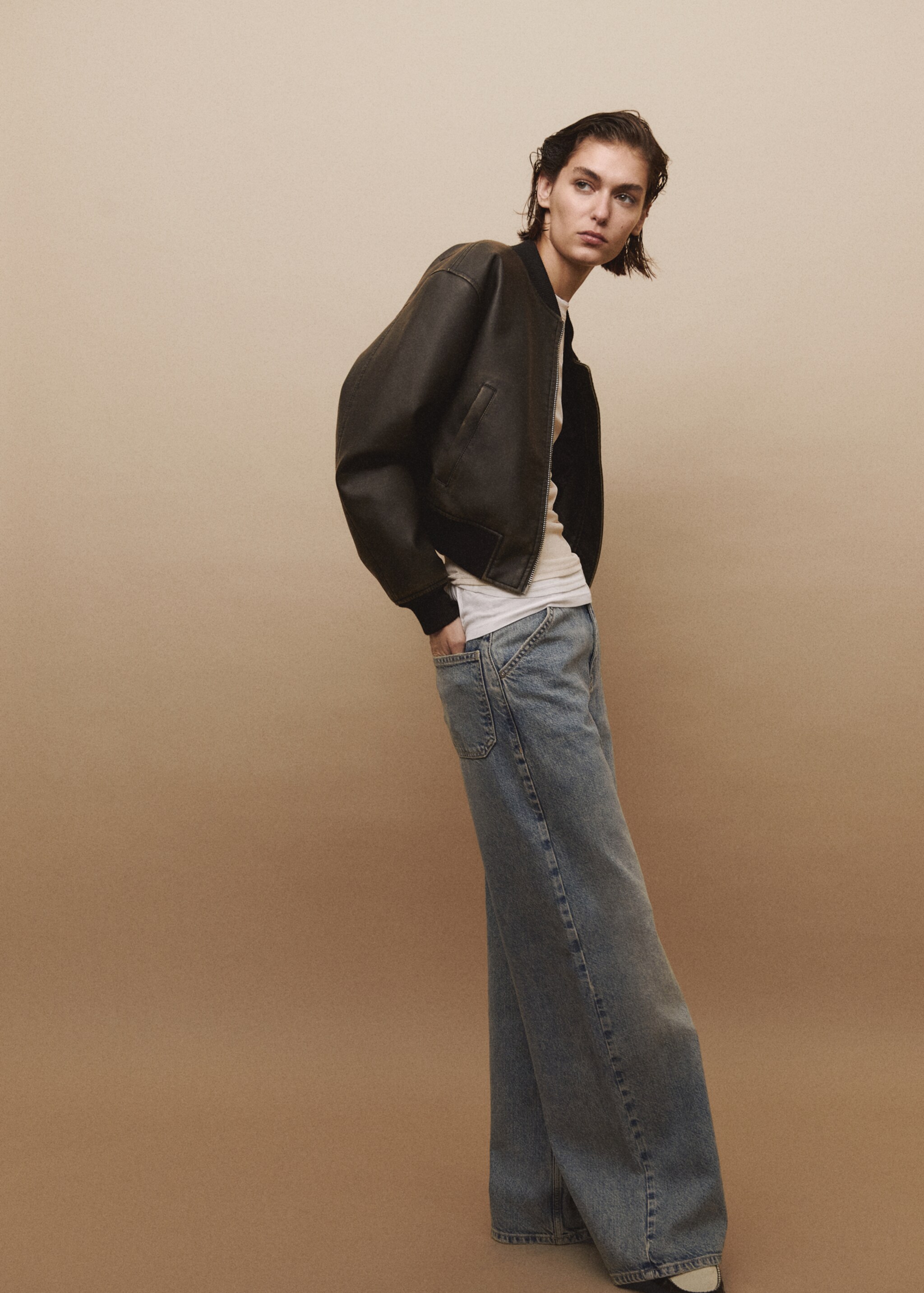 High-waist wide leg jeans with seams - Details of the article 7, Medium Blue. Ref: 57003823-00.