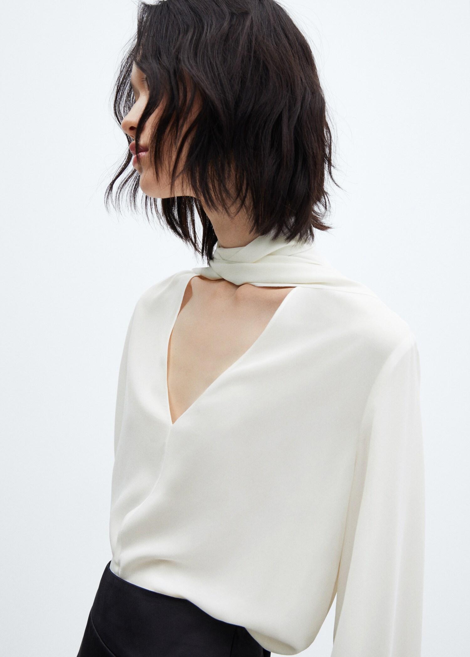 Bluse mit Schleifenkragen - Detail des Artikels 1