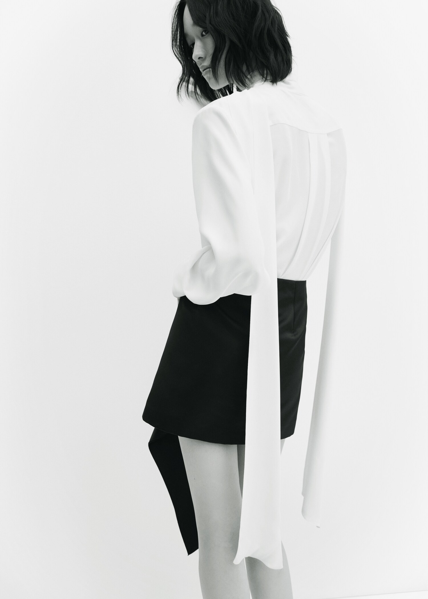 Bluse mit Schleifenkragen - Detail des Artikels 2