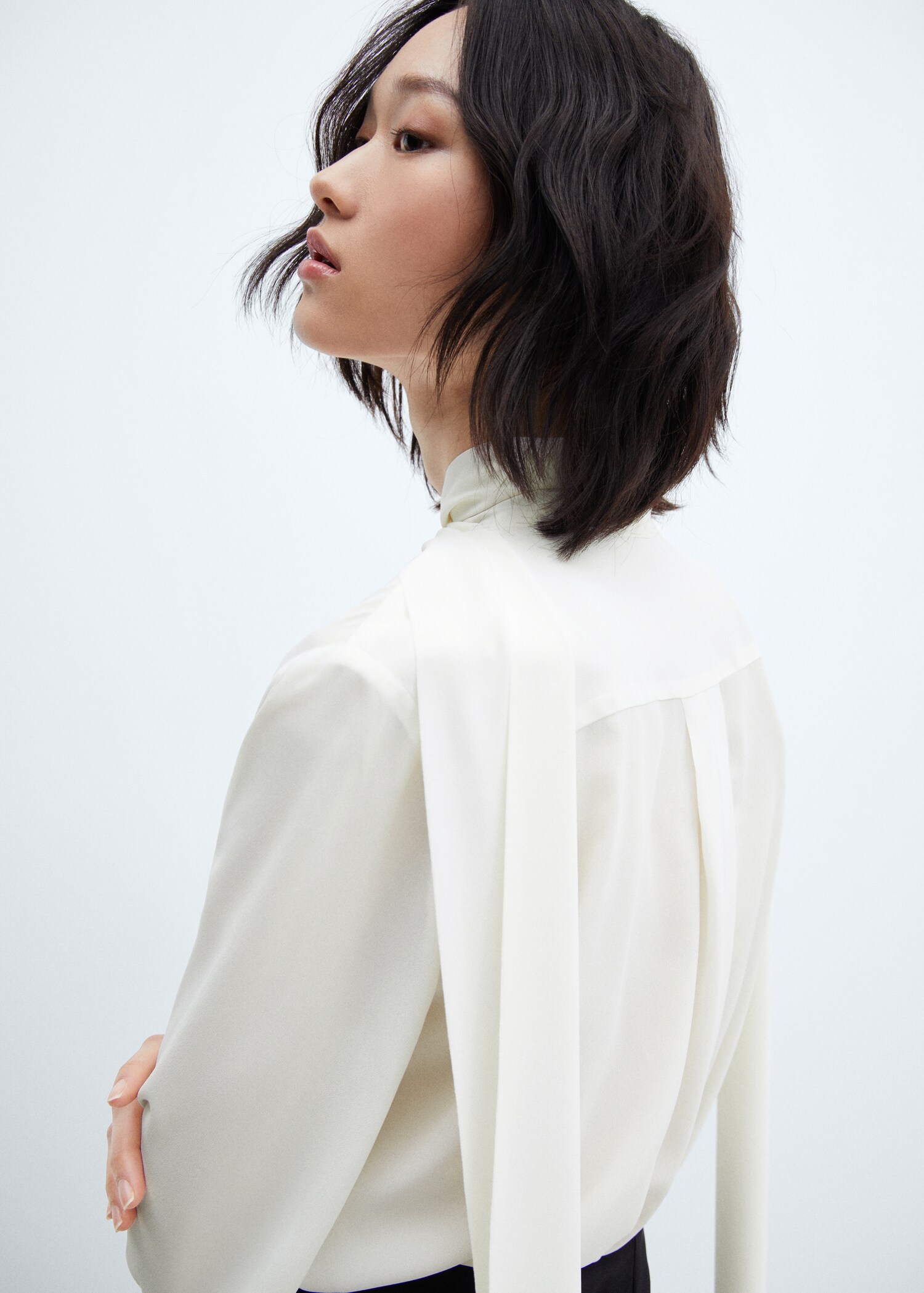 Bluse mit Schleifenkragen - Detail des Artikels 6