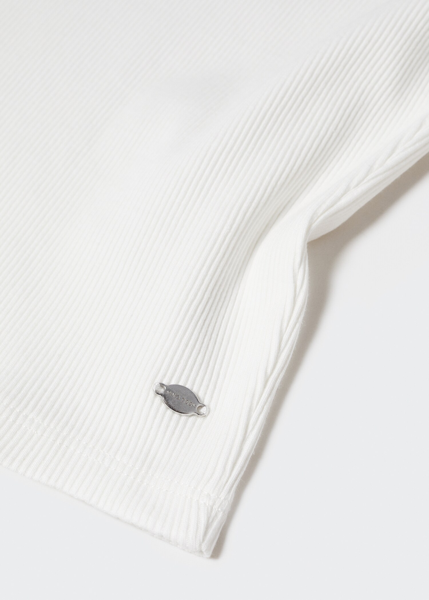 Ribbed long-sleeved t-shirt - Details of the article 8