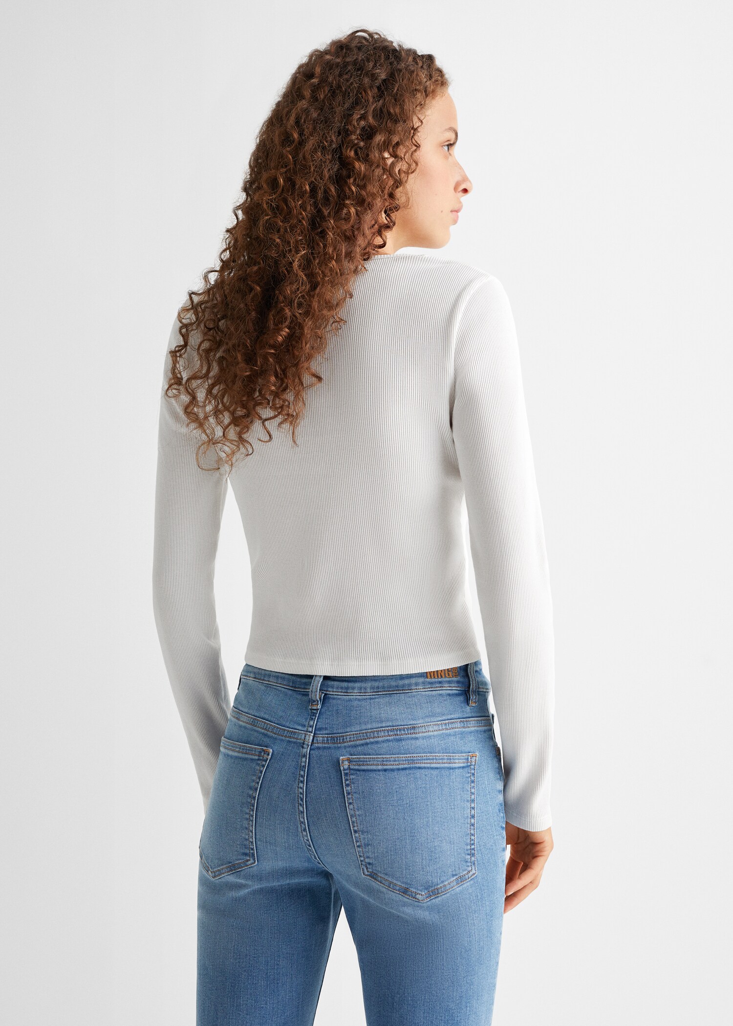 Ribbed long-sleeved t-shirt - Reverse of the article