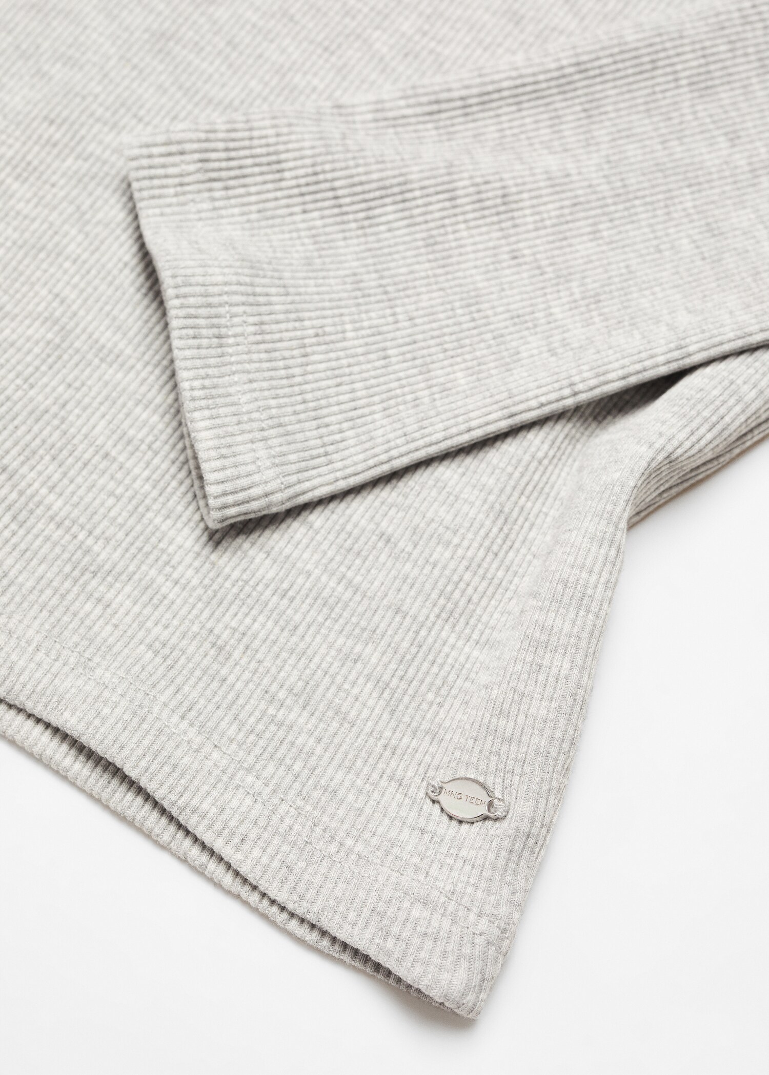 Ribbed long-sleeved t-shirt - Details of the article 8