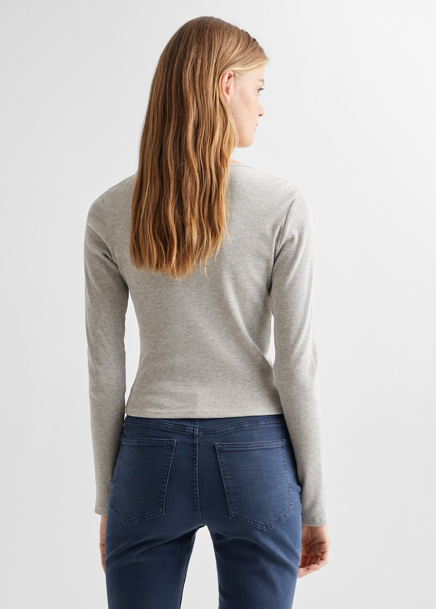 Ribbed long-sleeved t-shirt - Reverse of the article
