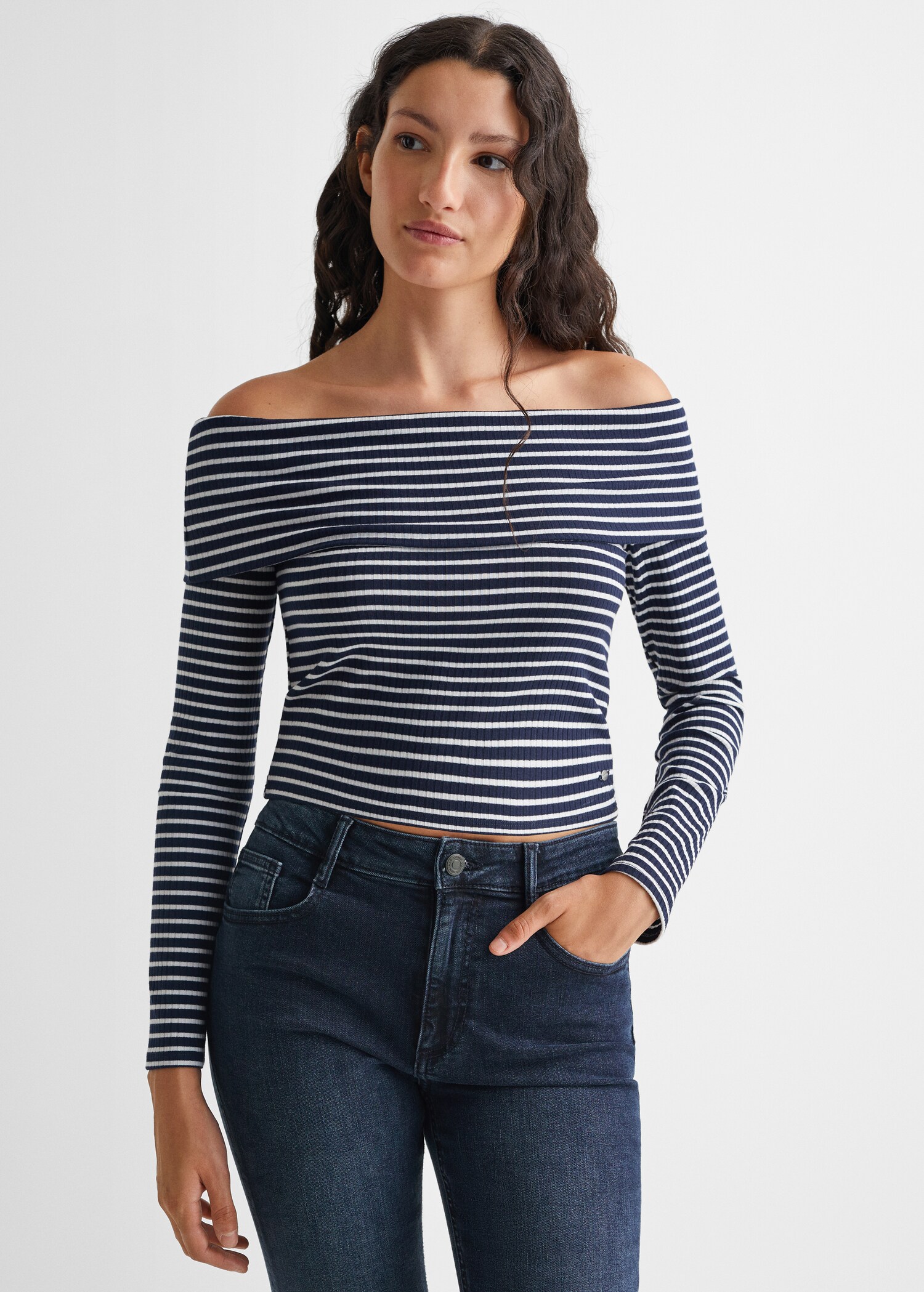 Off-shoulder stipes t-shirt - Medium plane