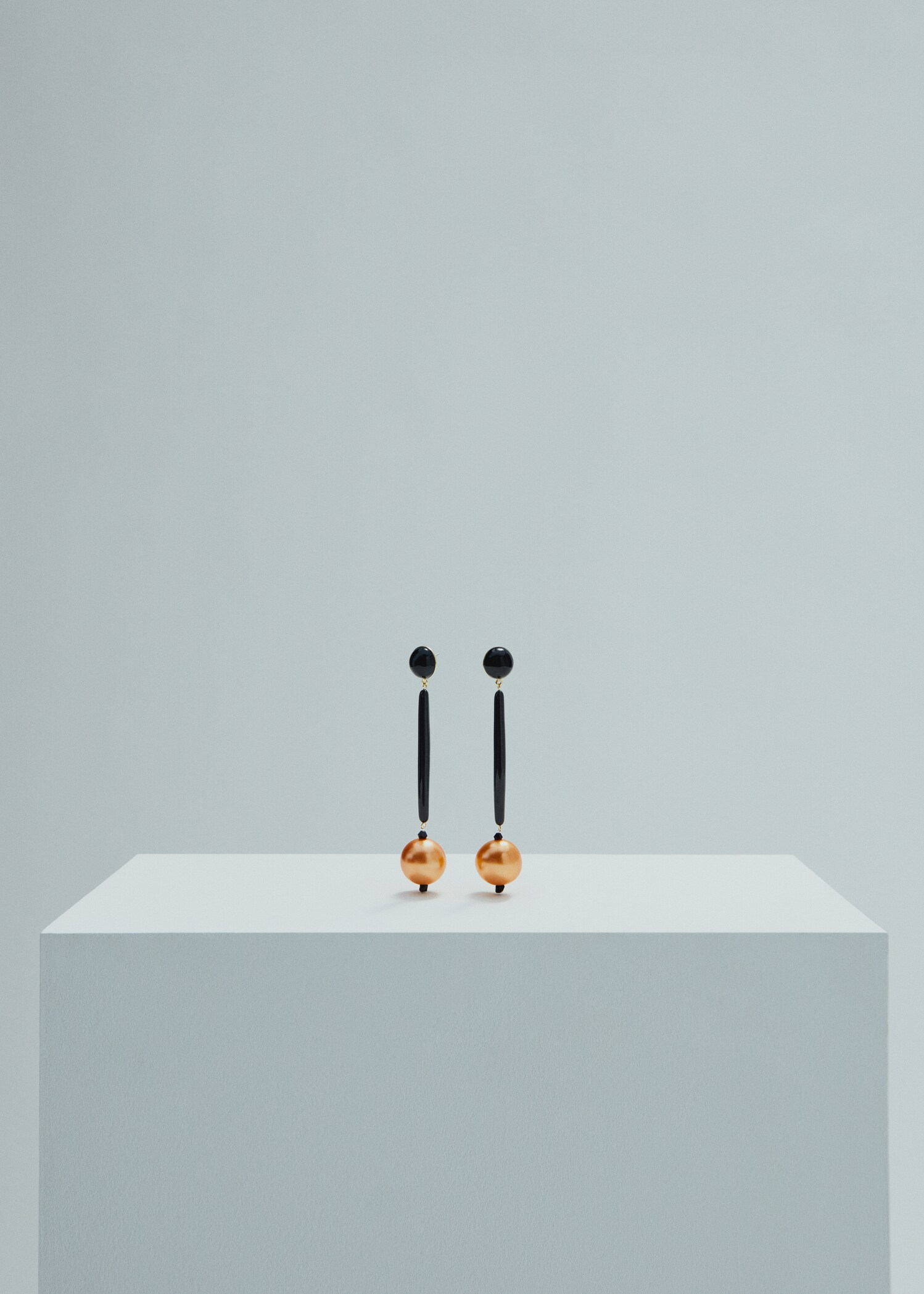 Pendientes rígidos detalle cuentas - Artículo sin modelo