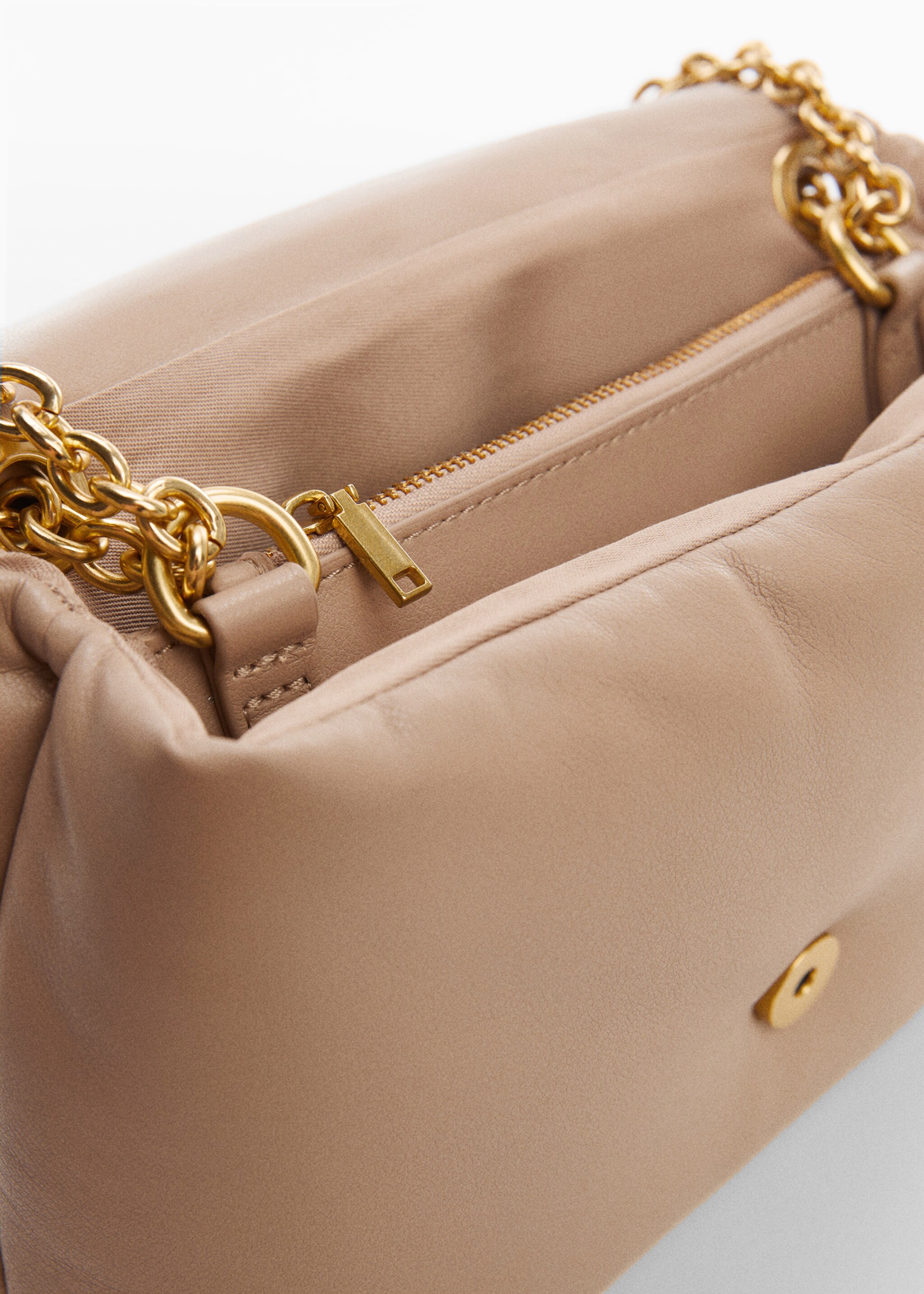 Gewatteerde tas met klep - Detail van het artikel 2, Licht/Pastelbruin. Ref: 57004431-00.