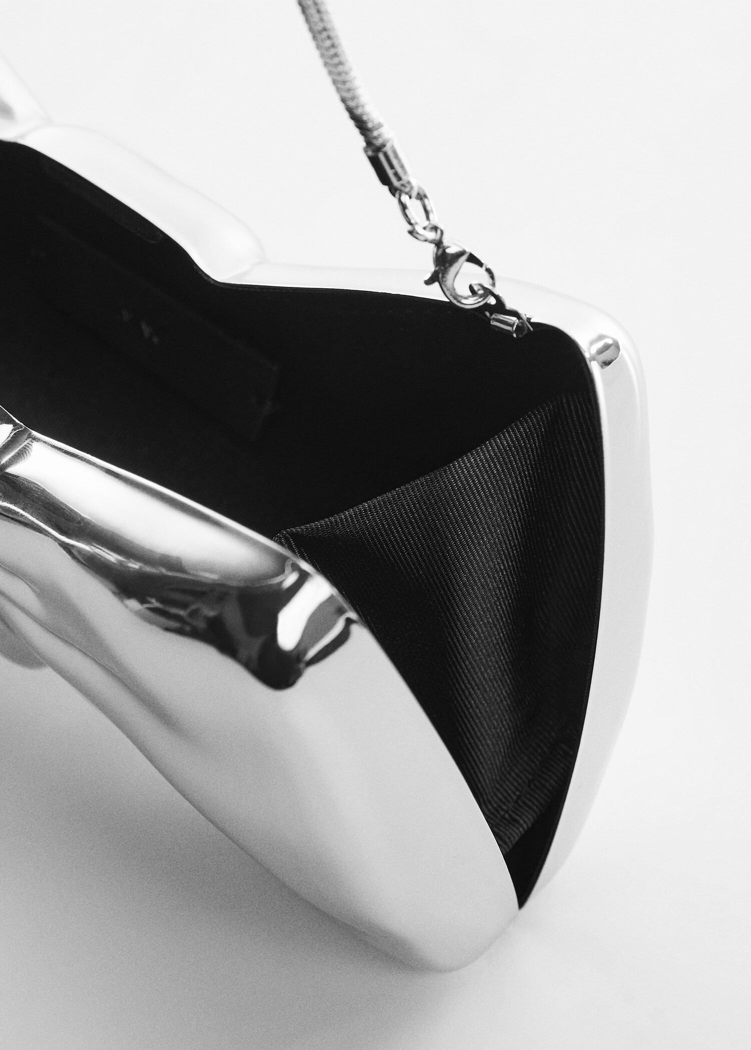 Clutch bag with bow design - Details of the article 1