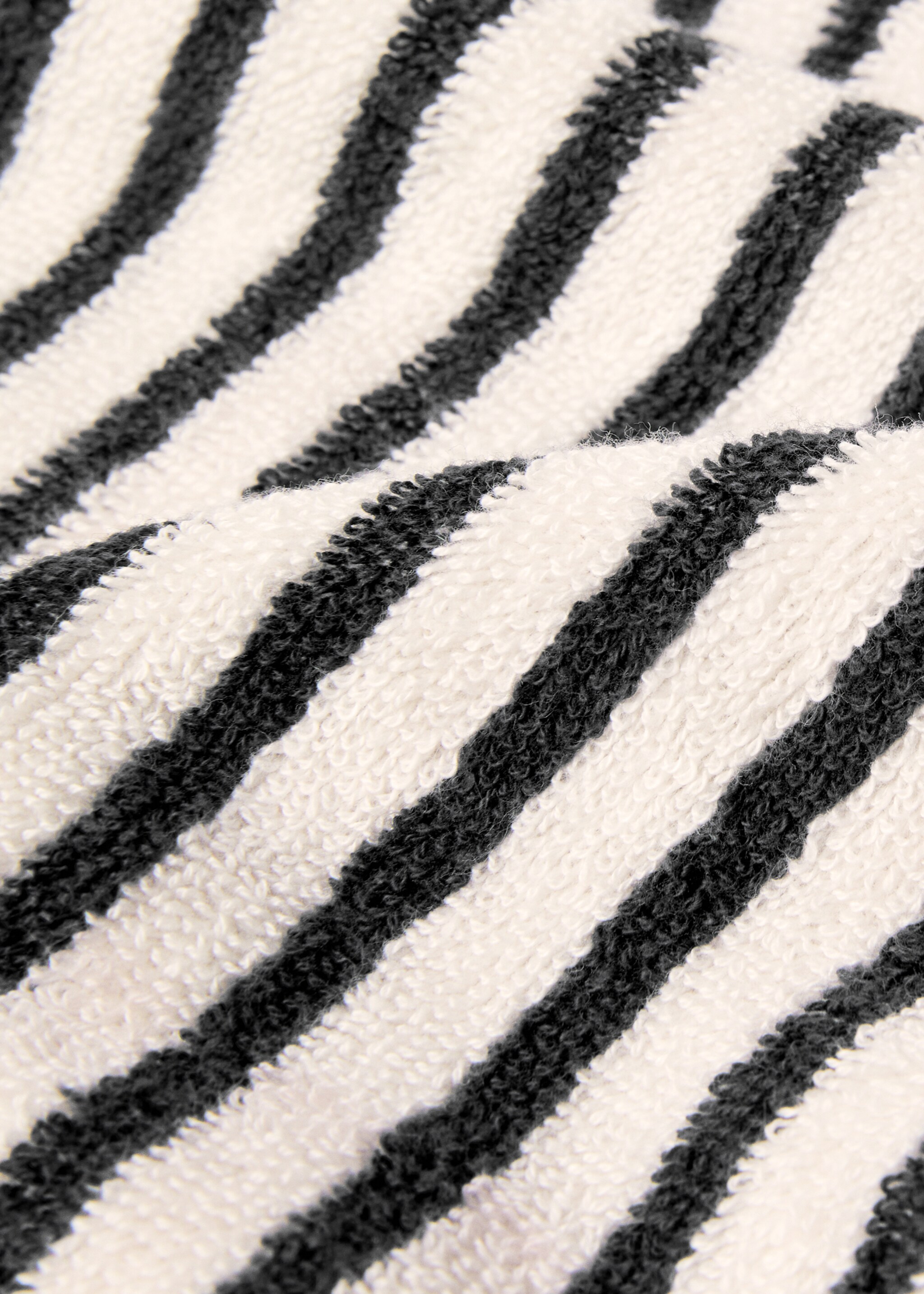 Striped face towel 30x50cm - Details of the article 2, Ecru. Ref: 57004796-00.
