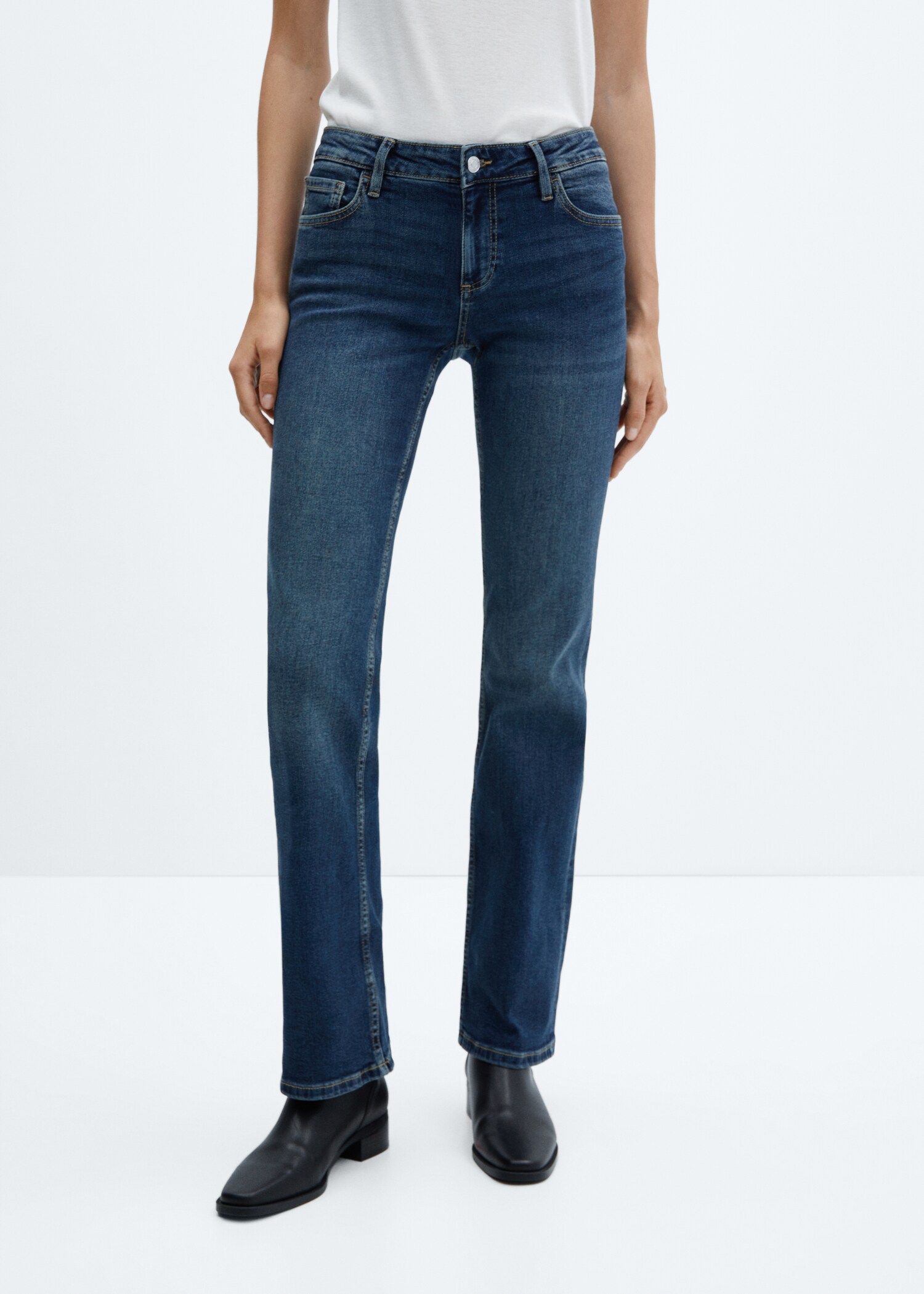 Flare-Jeans mit niedrigem Bund - Mittlere Ansicht