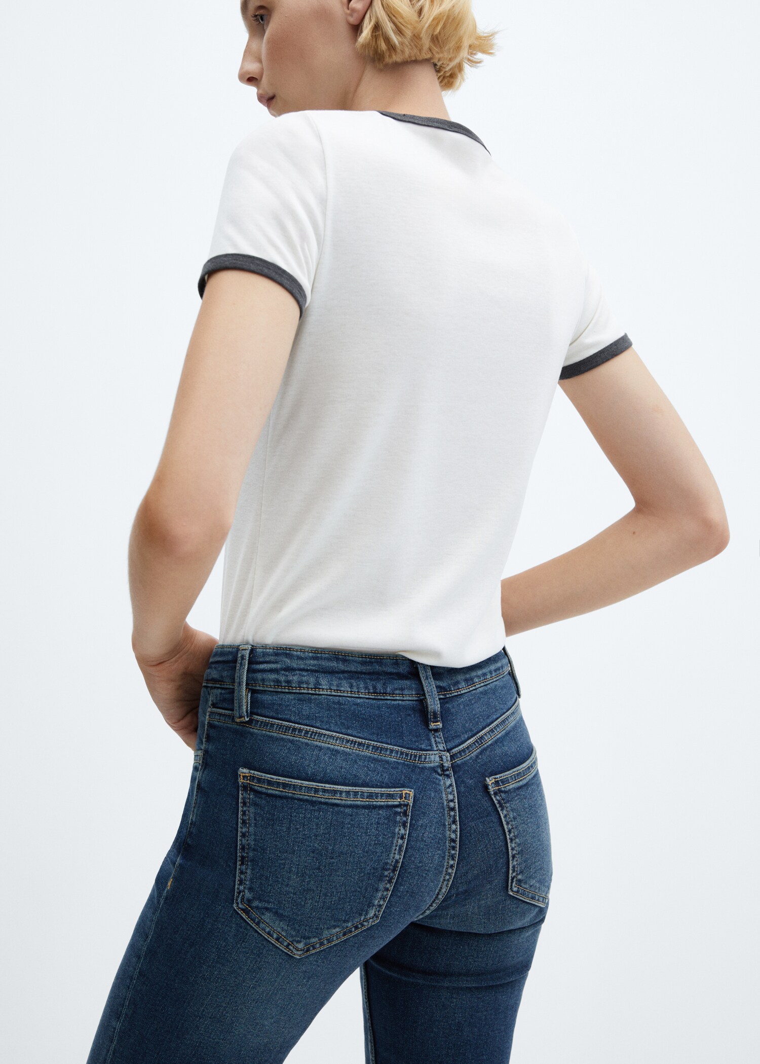 Flare-Jeans mit niedrigem Bund - Detail des Artikels 6