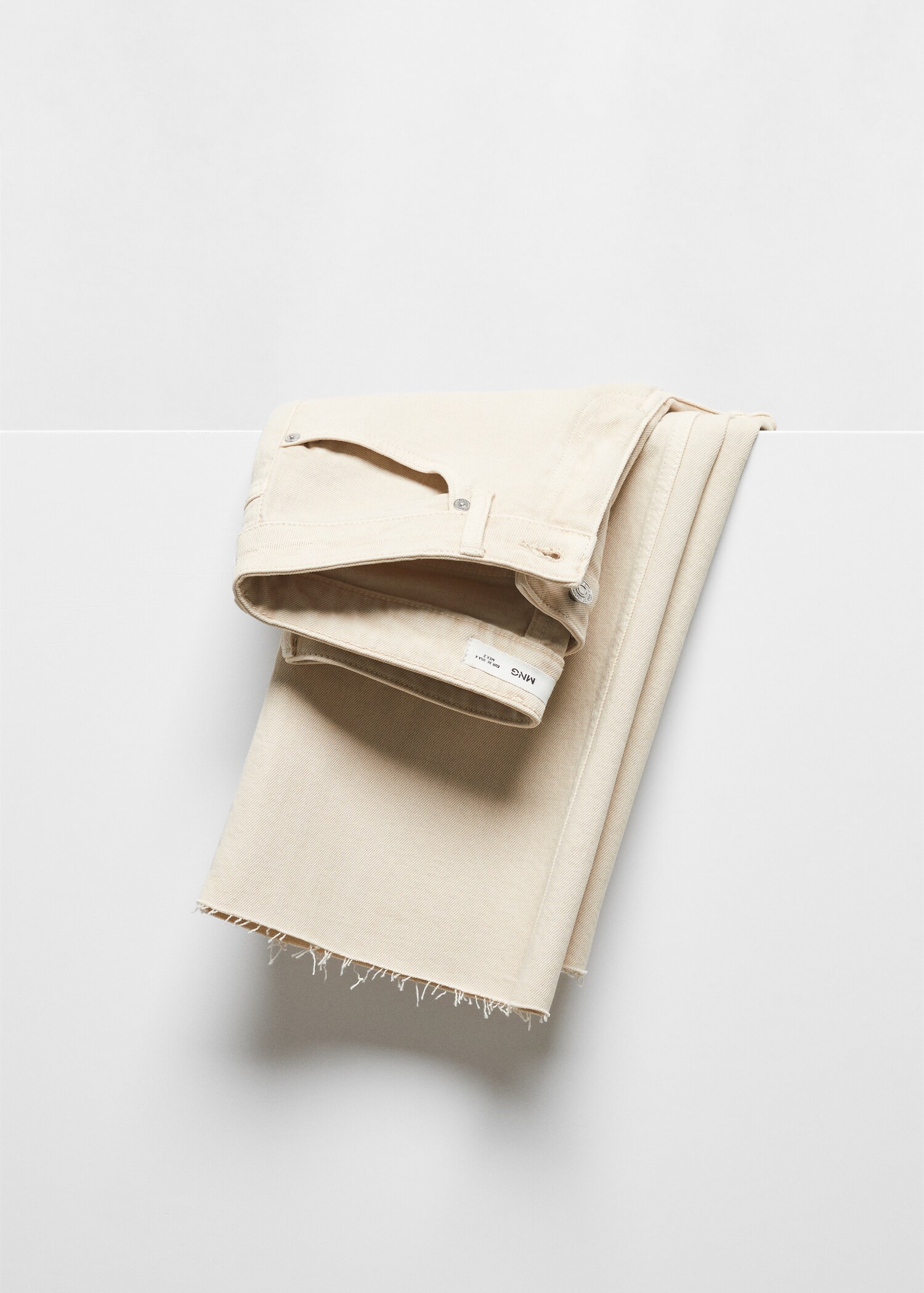 Medium-rise flared jeans - Details of the article 8