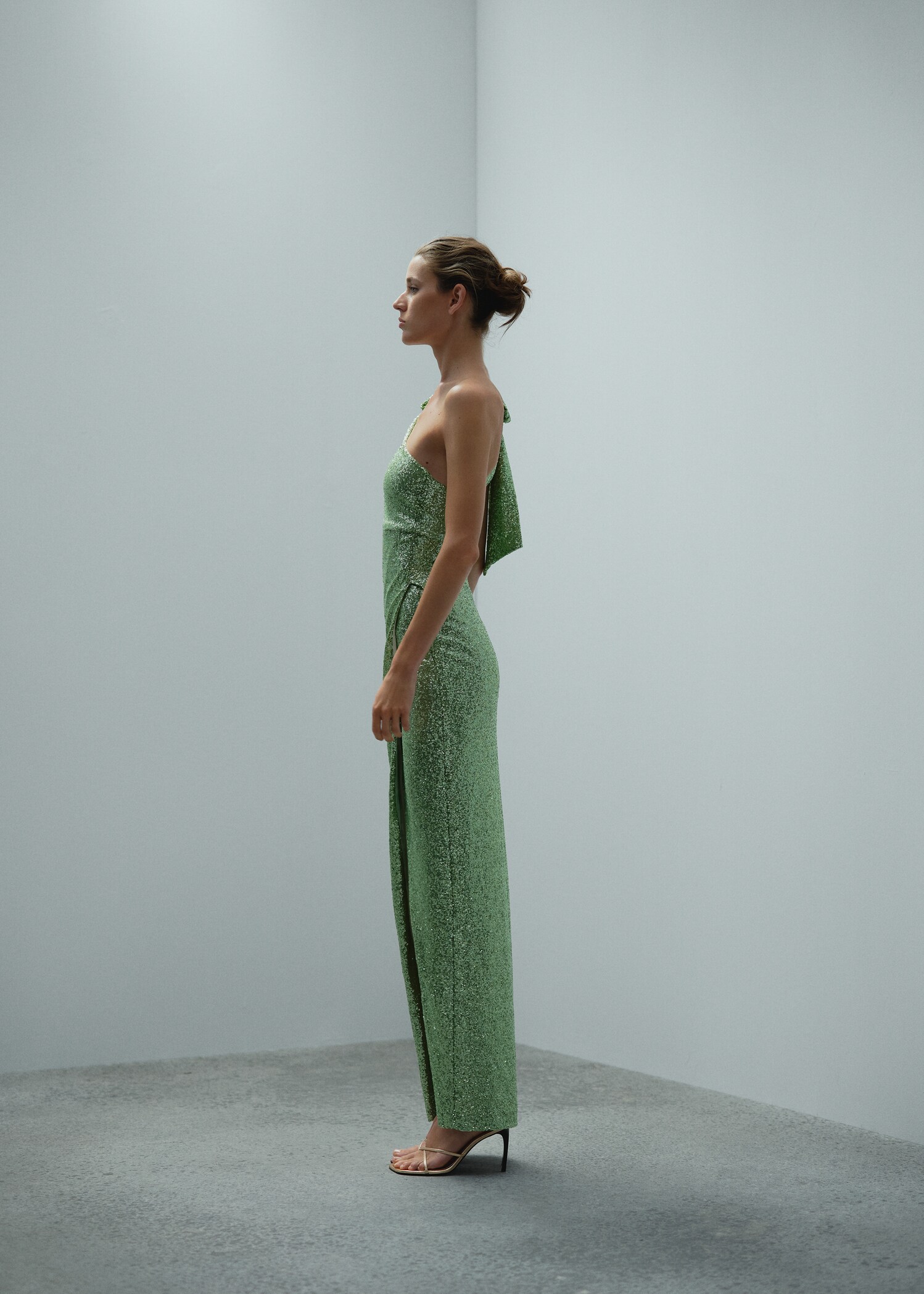 Asymmetrical sequin dress with bow - Details of the article 2