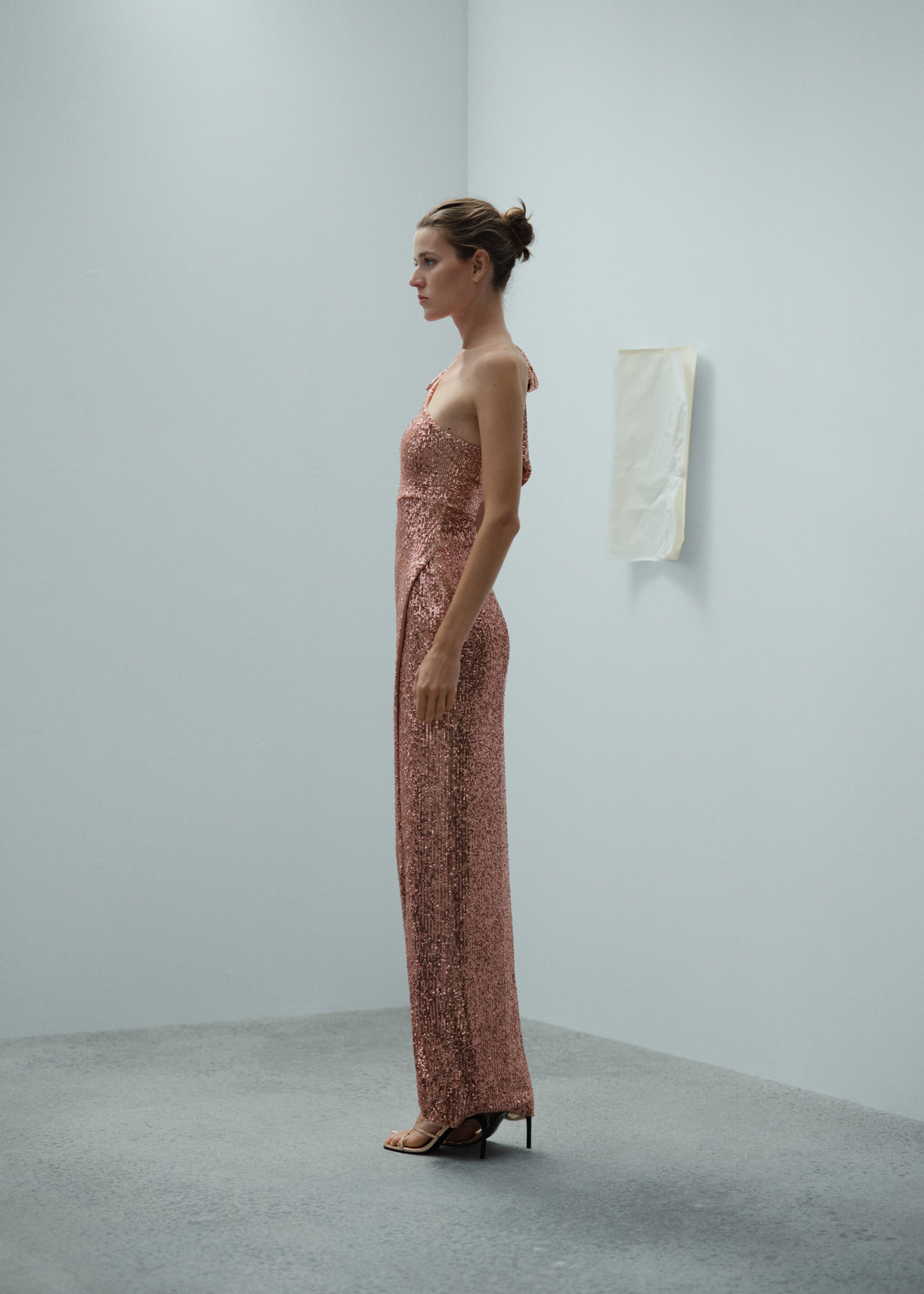 Vestido assimétrico com lantejoulas e laço - Pormenor do artigo 2