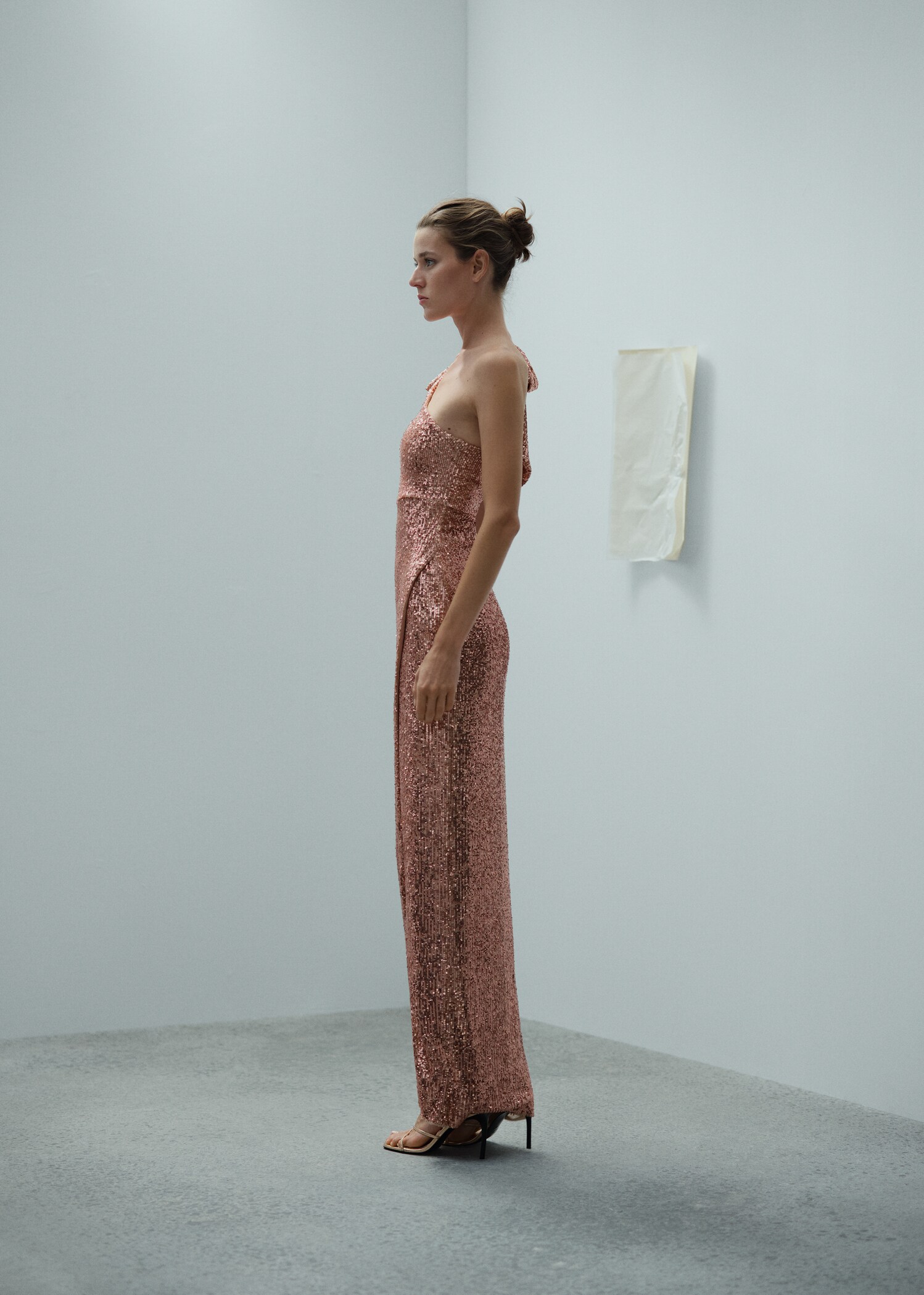 Asymmetrical sequin dress with bow - Details of the article 2