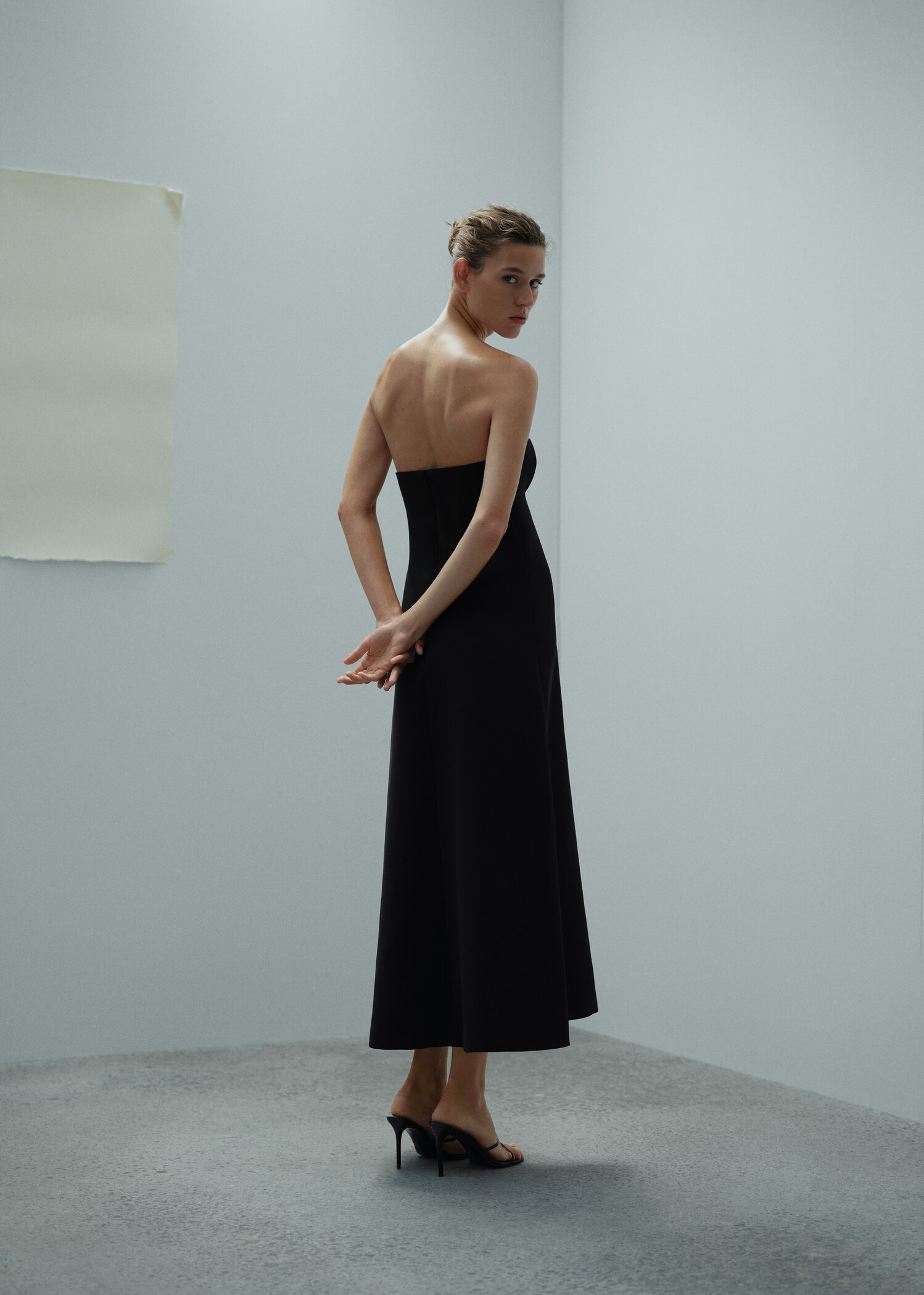 Vestido escote corazón estructurado - Reverso del artículo
