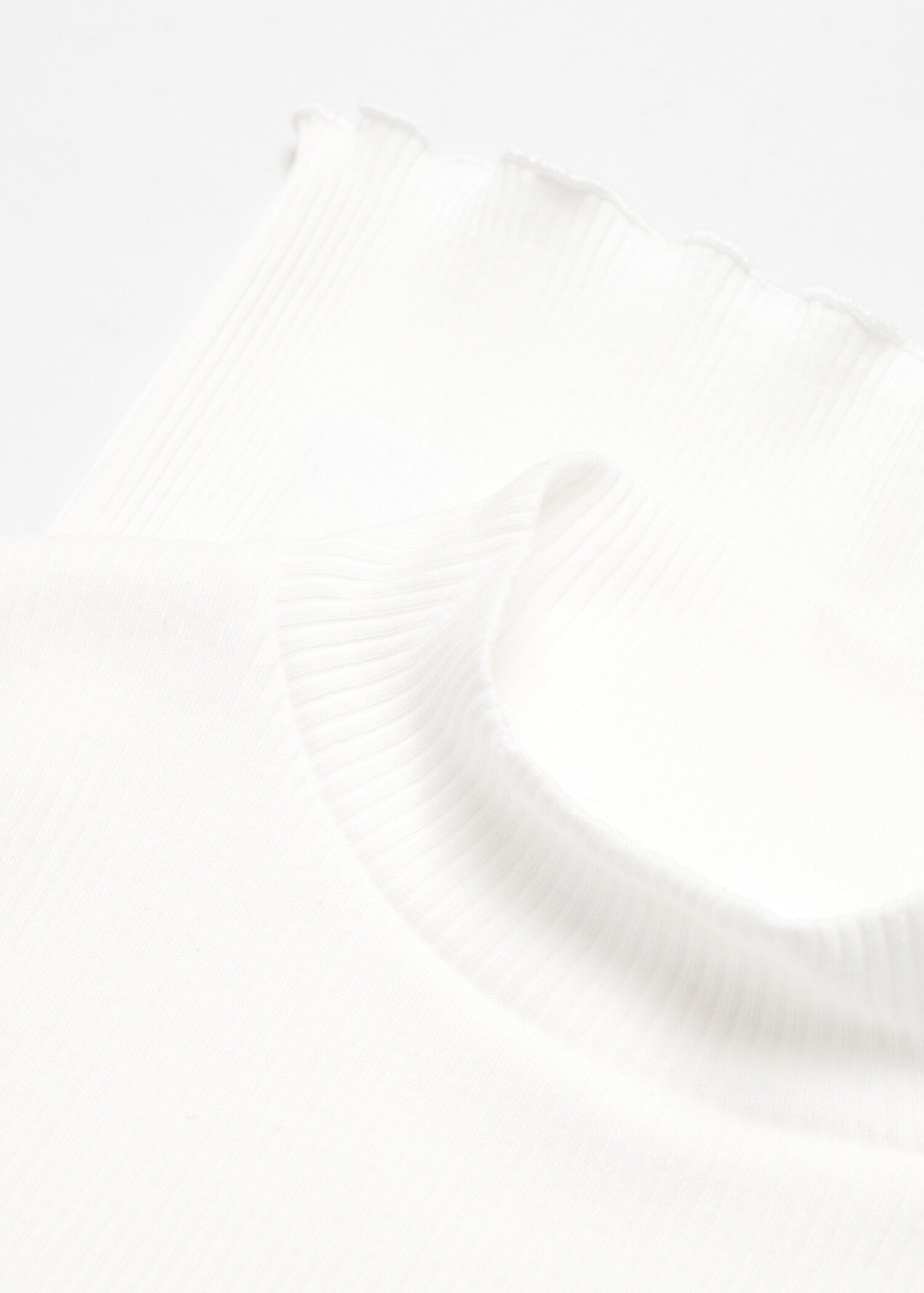 Ribbed high neck t-shirt - Details of the article 8