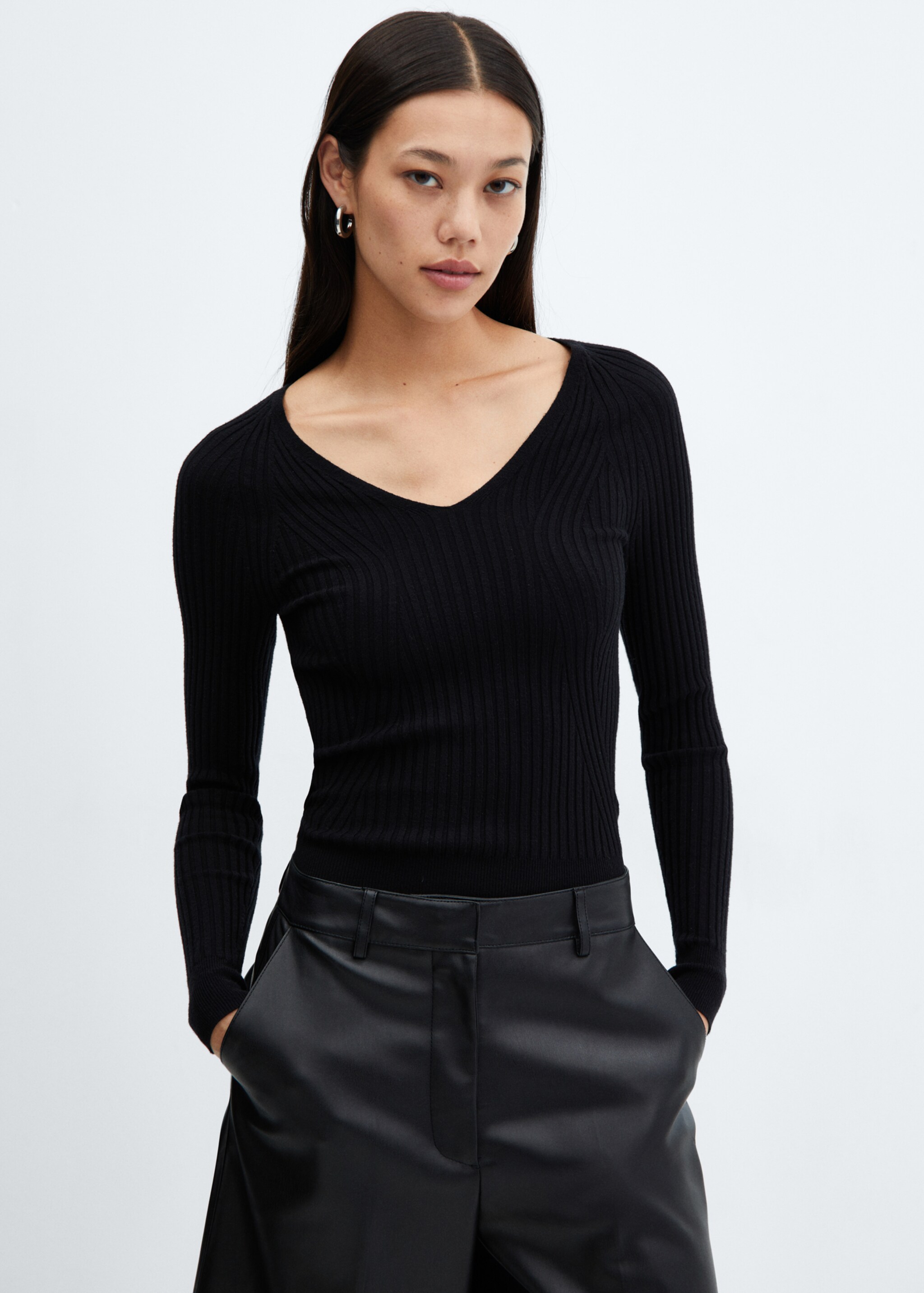 Pull-over côtelé col en V - Plan moyen