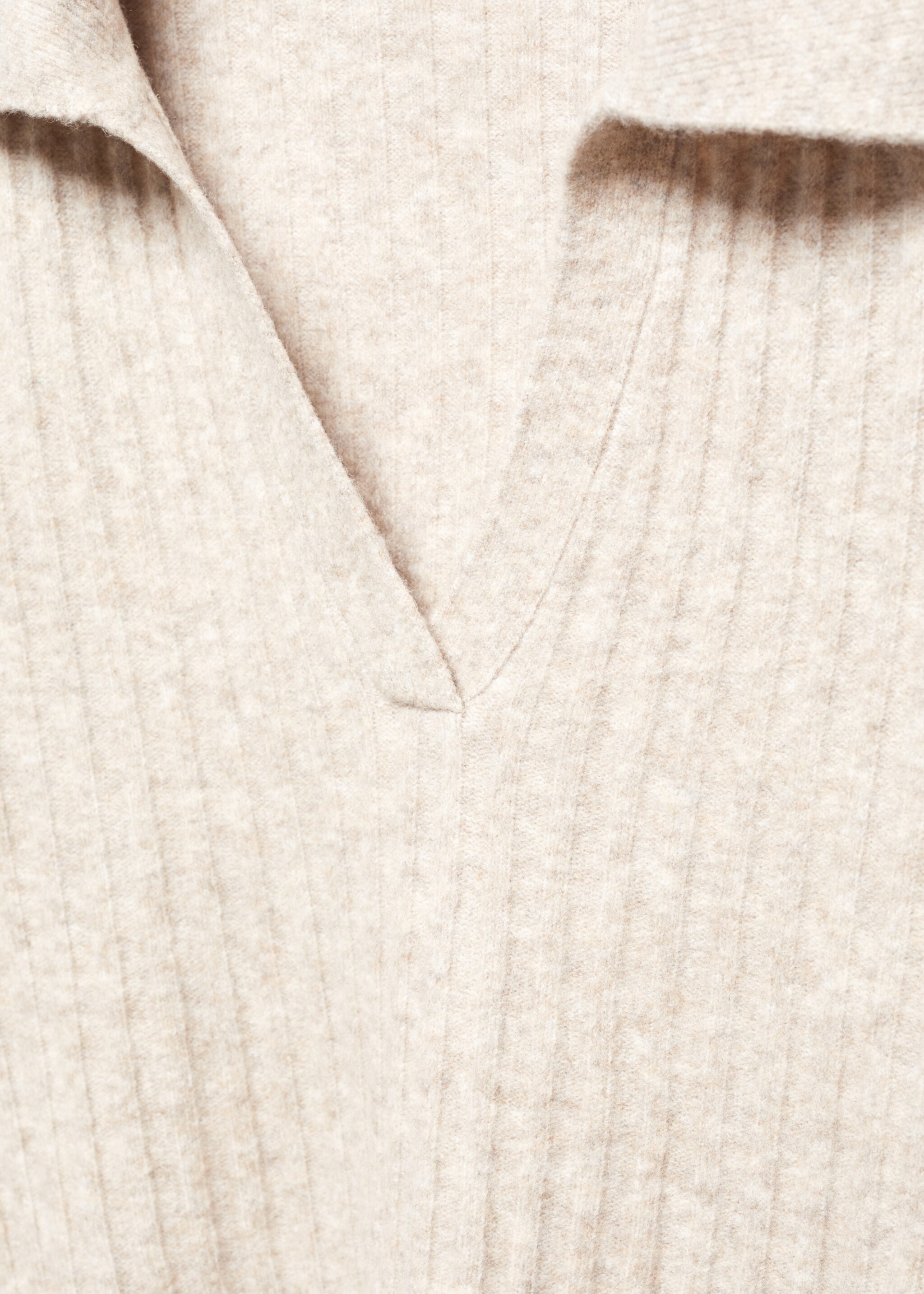 Gerippter Pullover mit V-Ausschnitt - Detail des Artikels 8