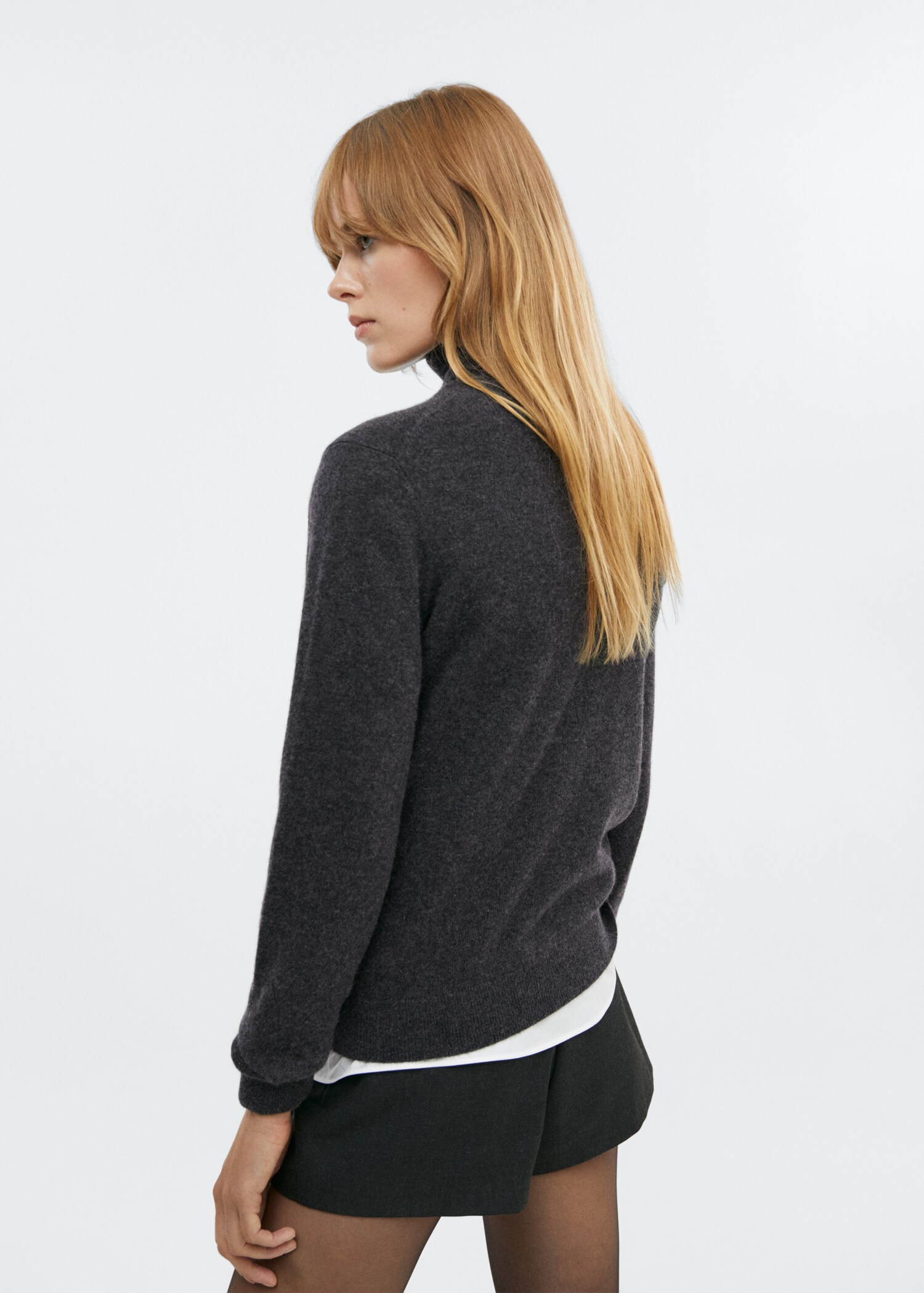 100% cashmere turtleneck sweater - Reverse of the article