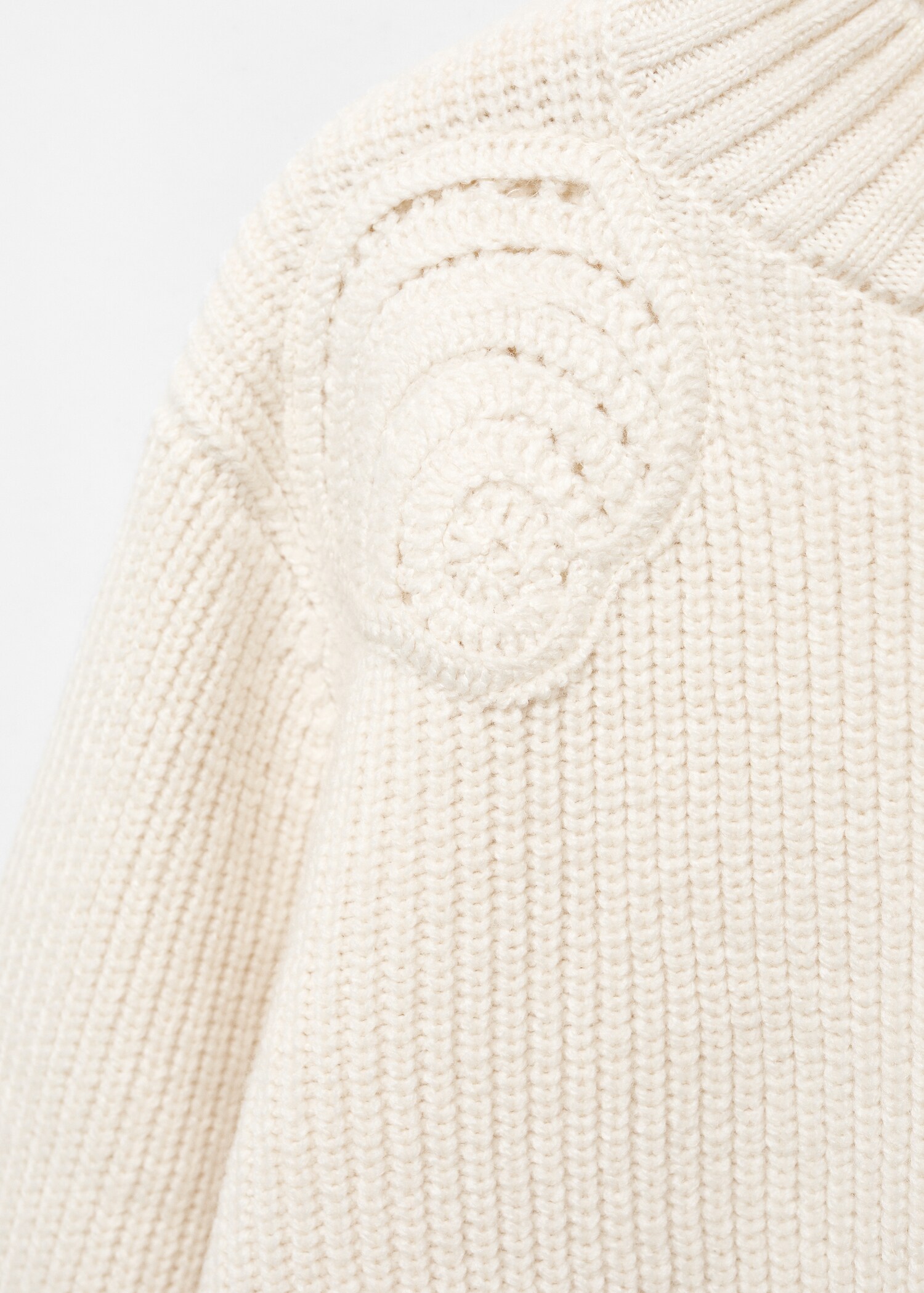 Pullover mit halbhohem Kragen und Schulterdetail - Detail des Artikels 8