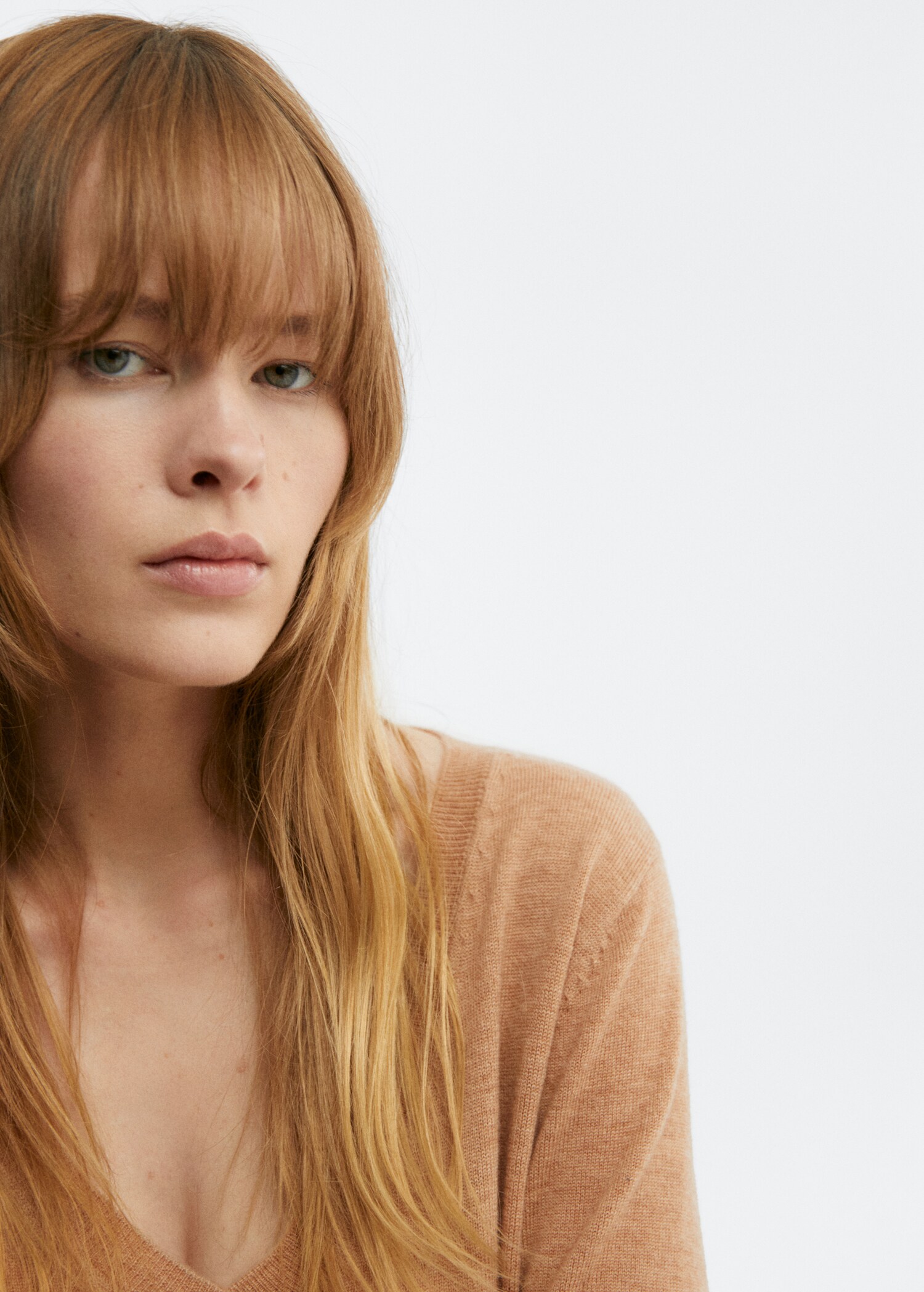 V-neck wool sweater - Details of the article 1