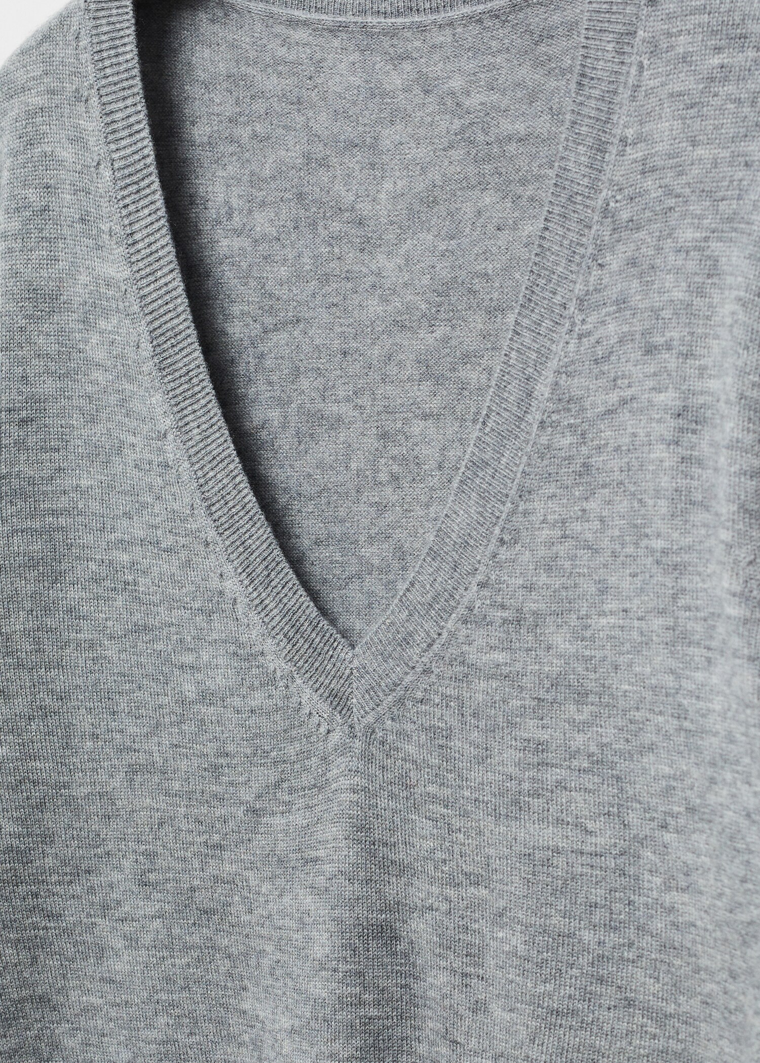 V-neck wool sweater - Details of the article 8