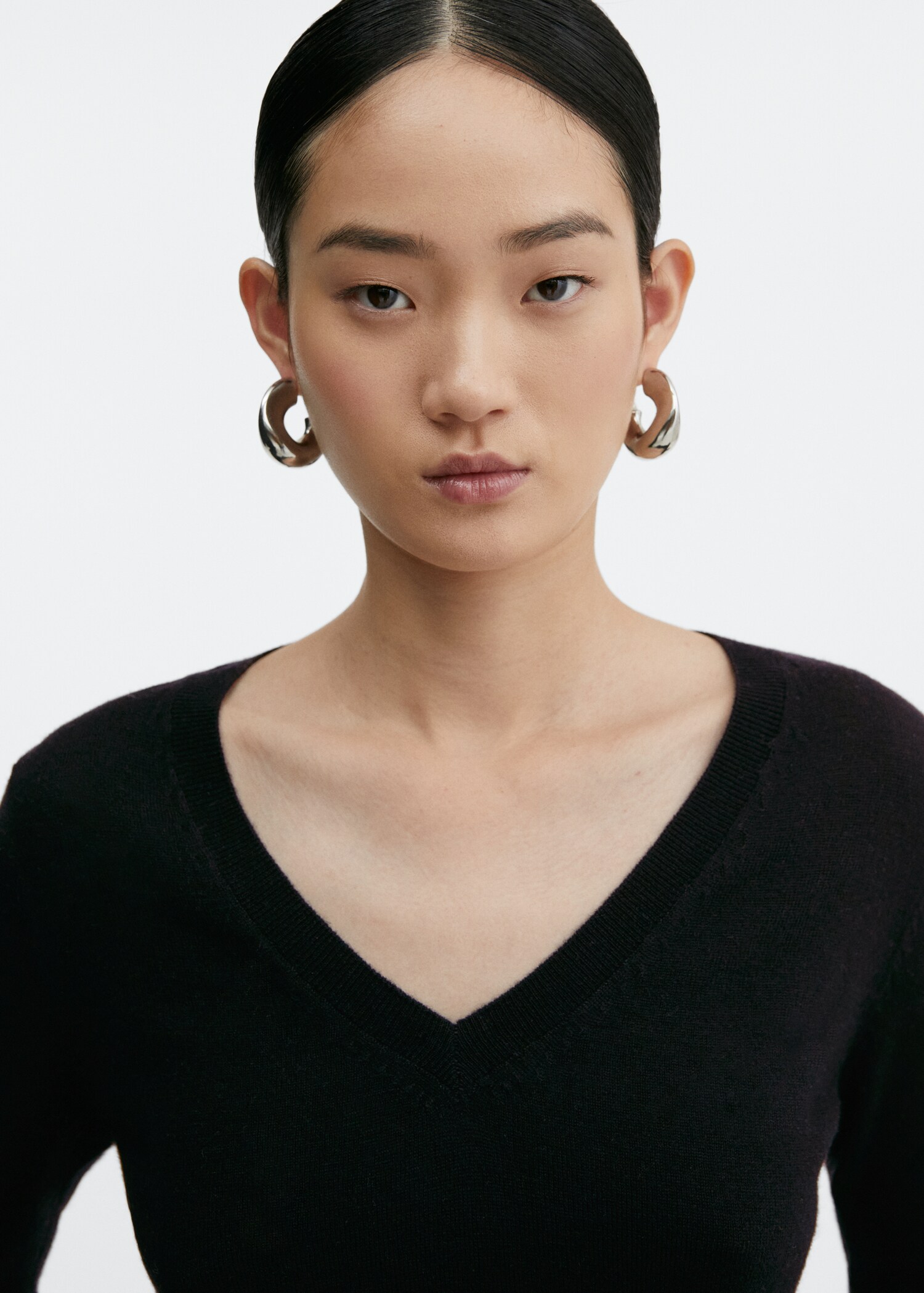 V-neck wool sweater - Details of the article 1