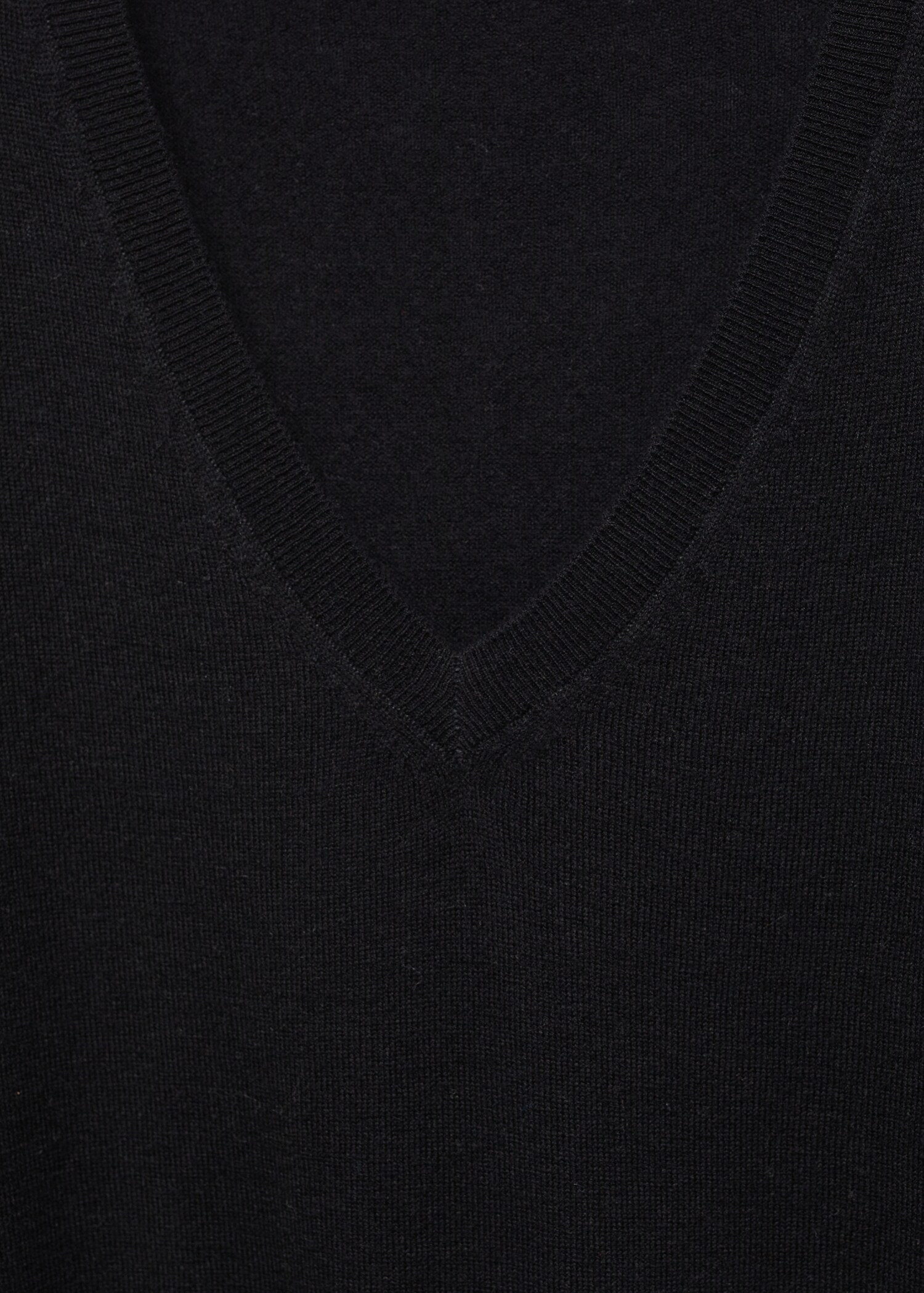 V-neck wool sweater - Details of the article 8