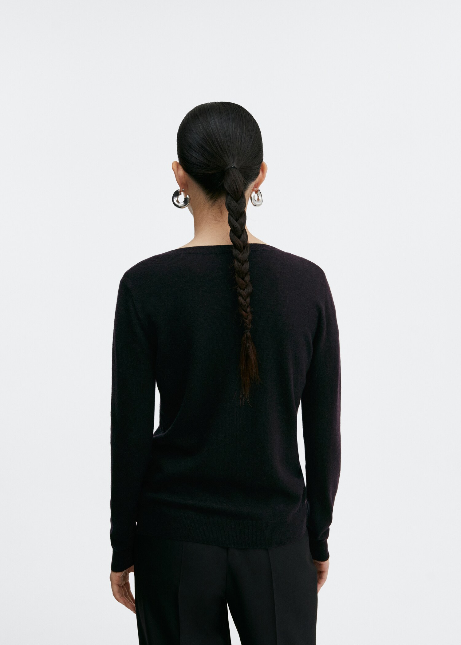 V-neck wool sweater - Reverse of the article