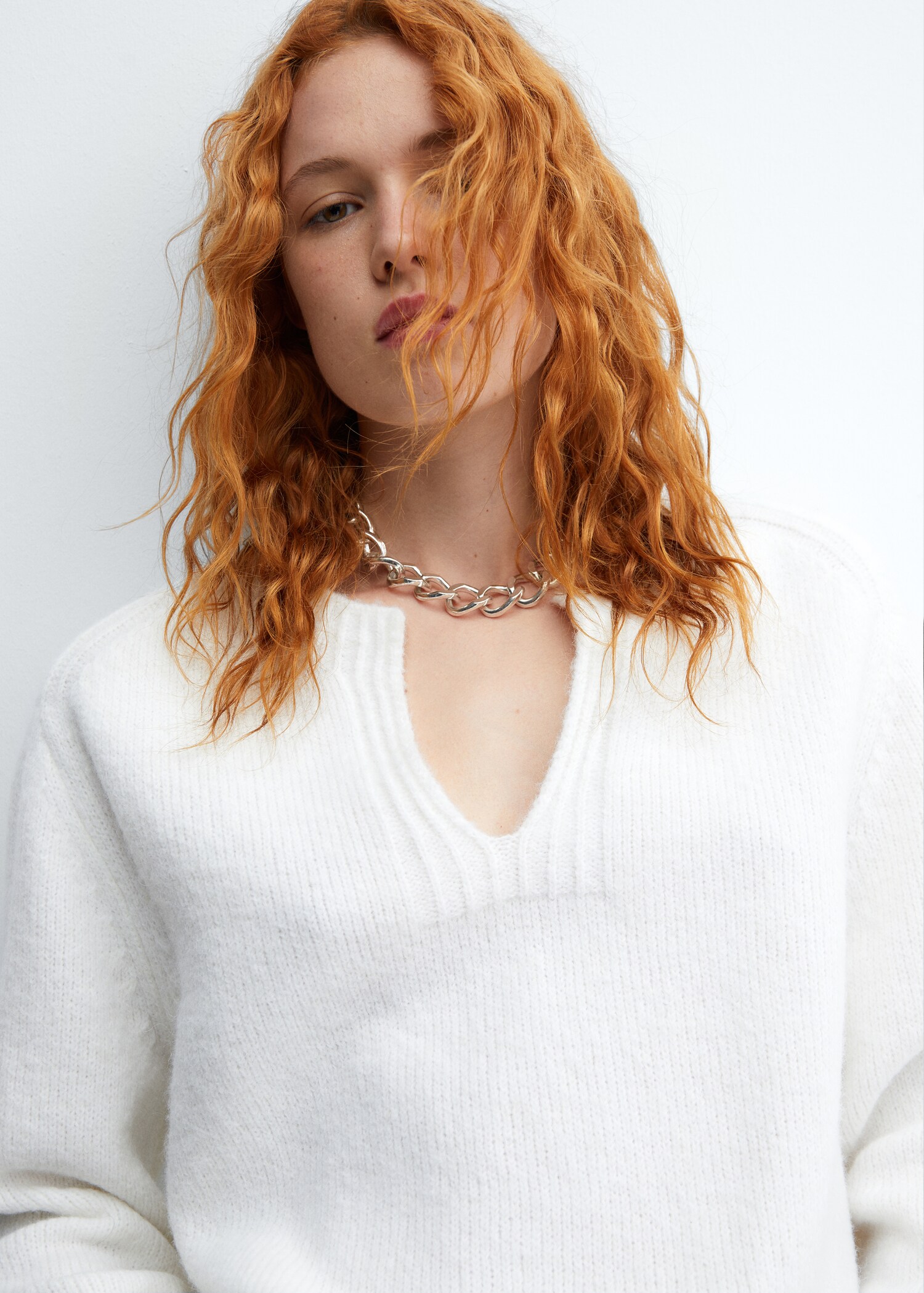 V-neck round-neck sweater - Details of the article 1