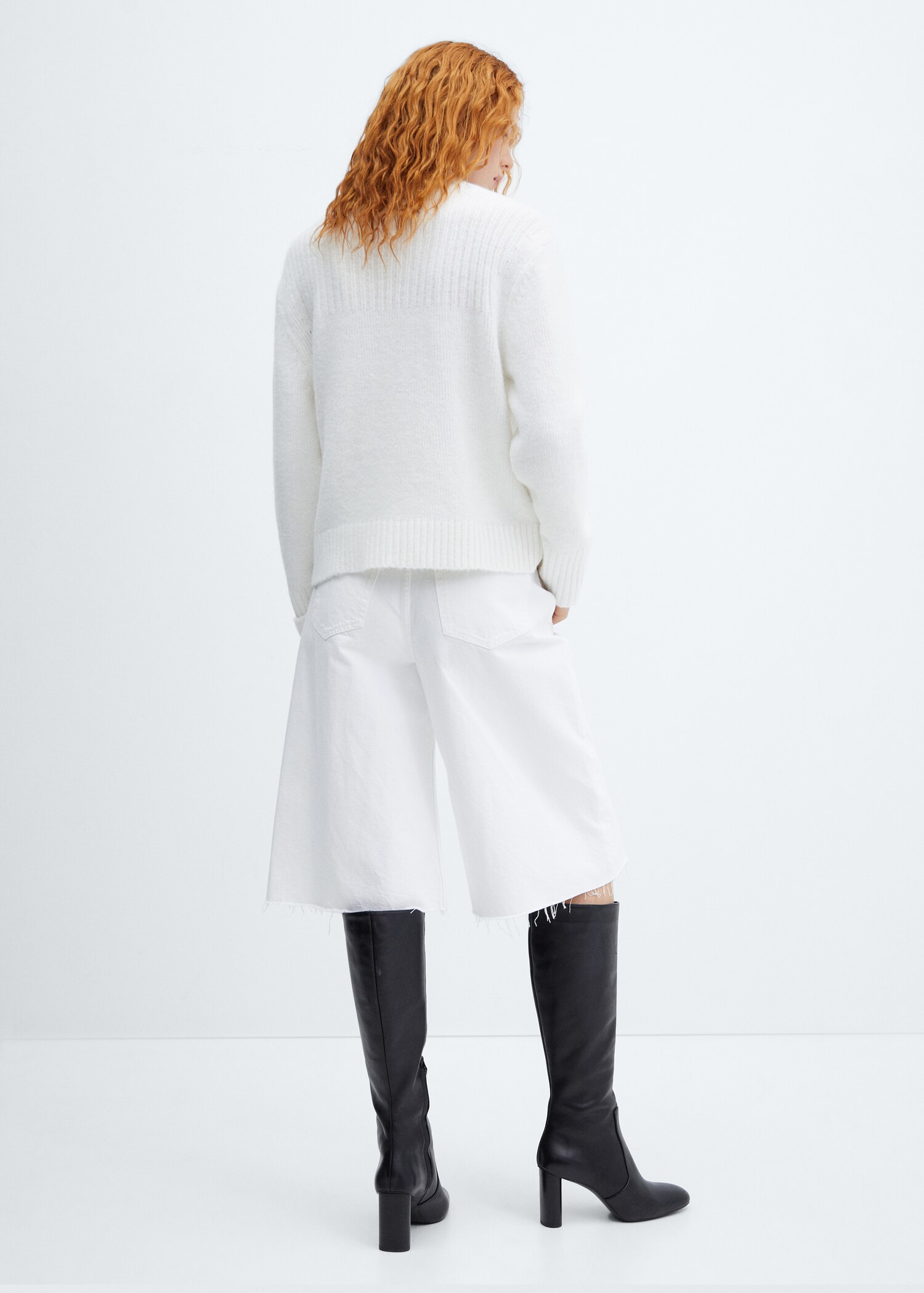 V-neck round-neck sweater - Reverse of the article