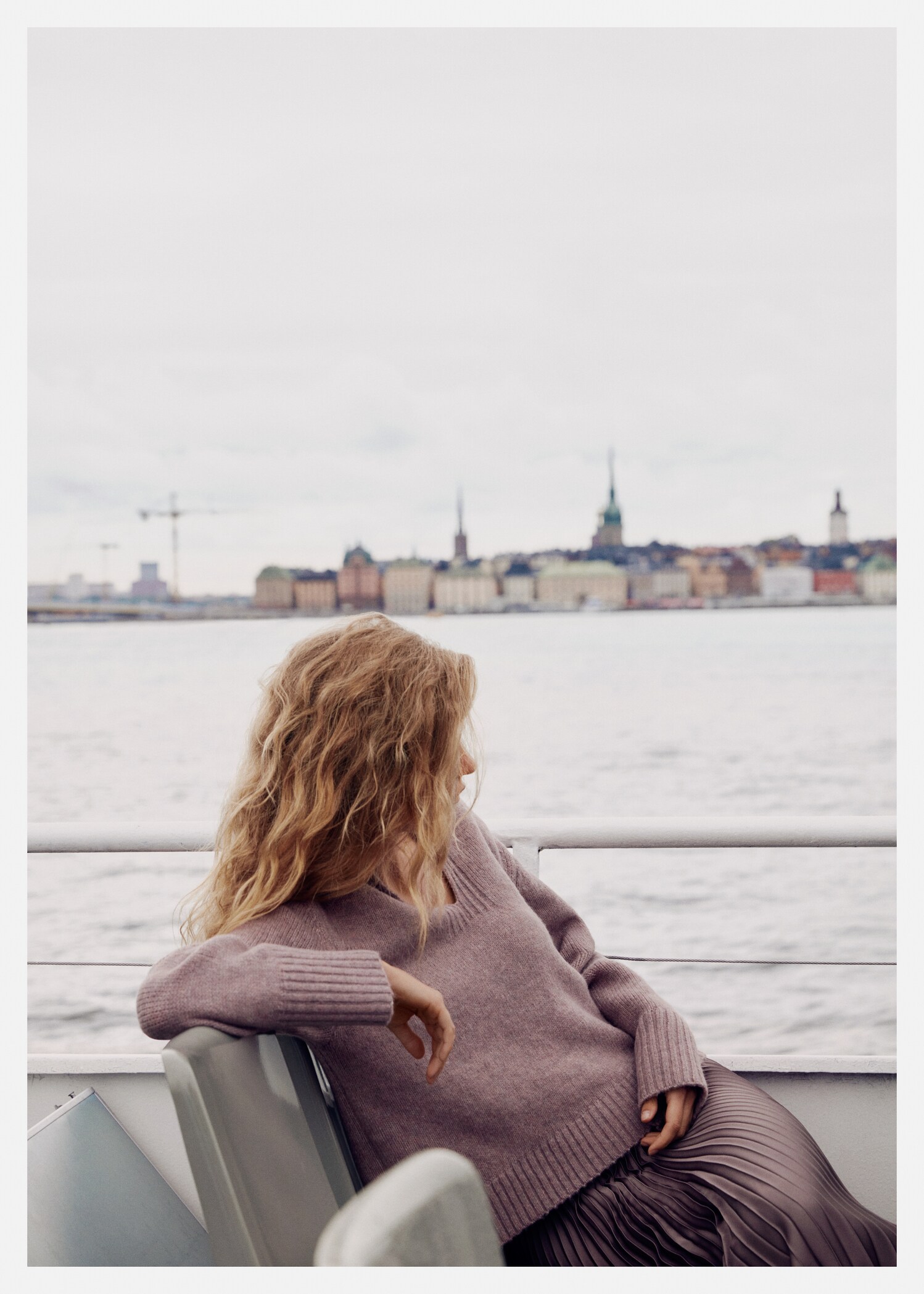 V-neck round-neck sweater - Details of the article 6