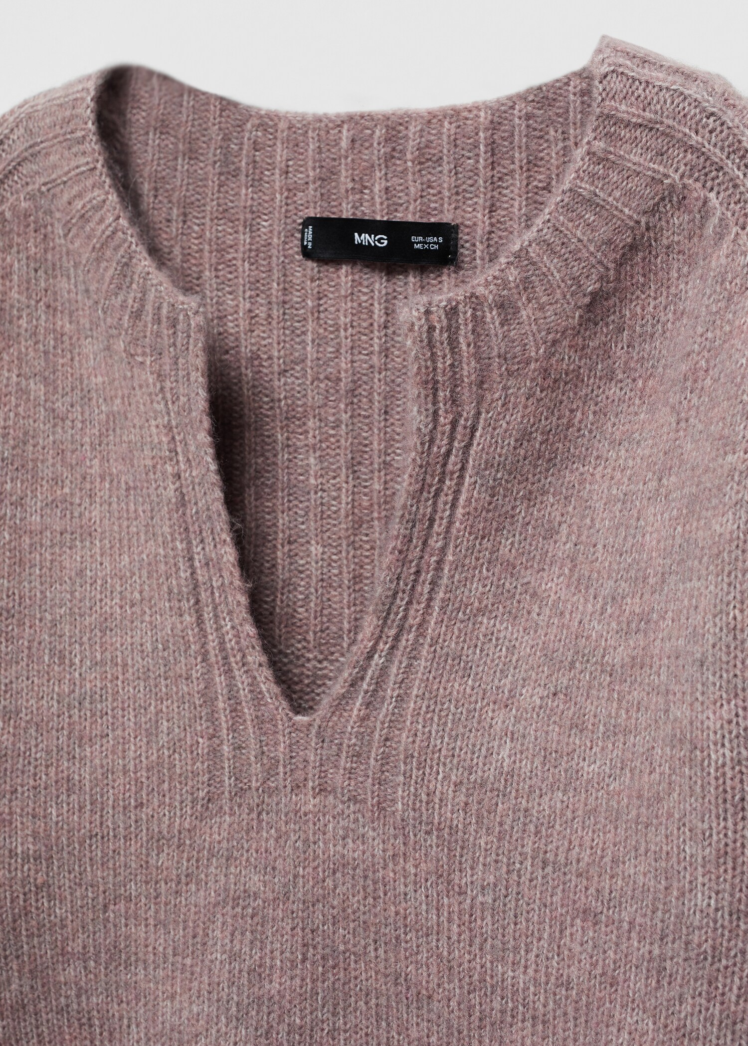 V-neck round-neck sweater - Details of the article 8