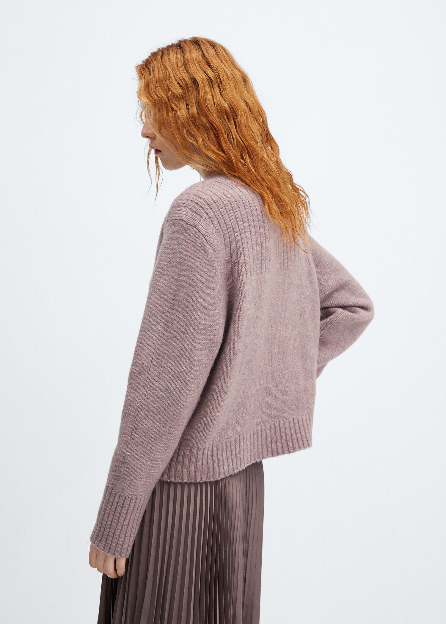 V-neck round-neck sweater - Reverse of the article