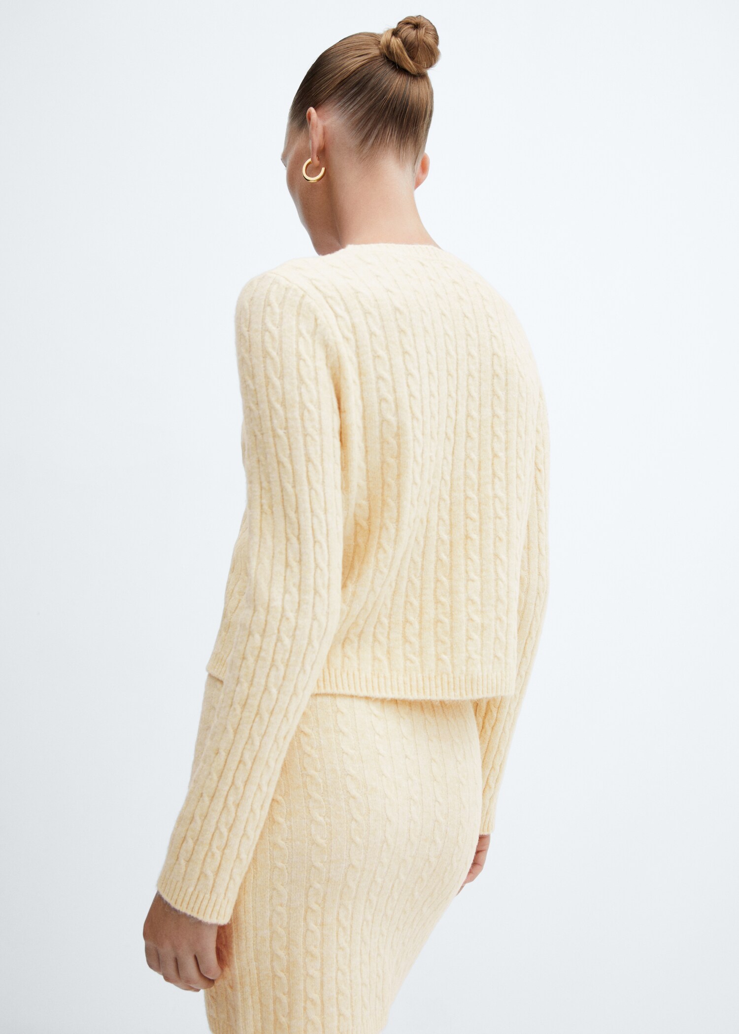 Cable-knit sweater - Reverse of the article